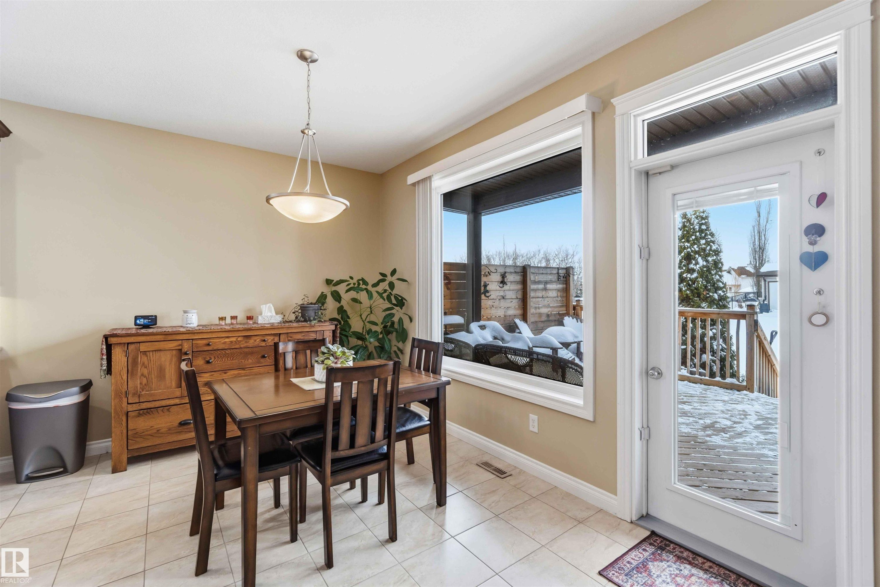 40 Landing Trails Drive, Gibbons, AB - Indoor Photo Showing Dining Room