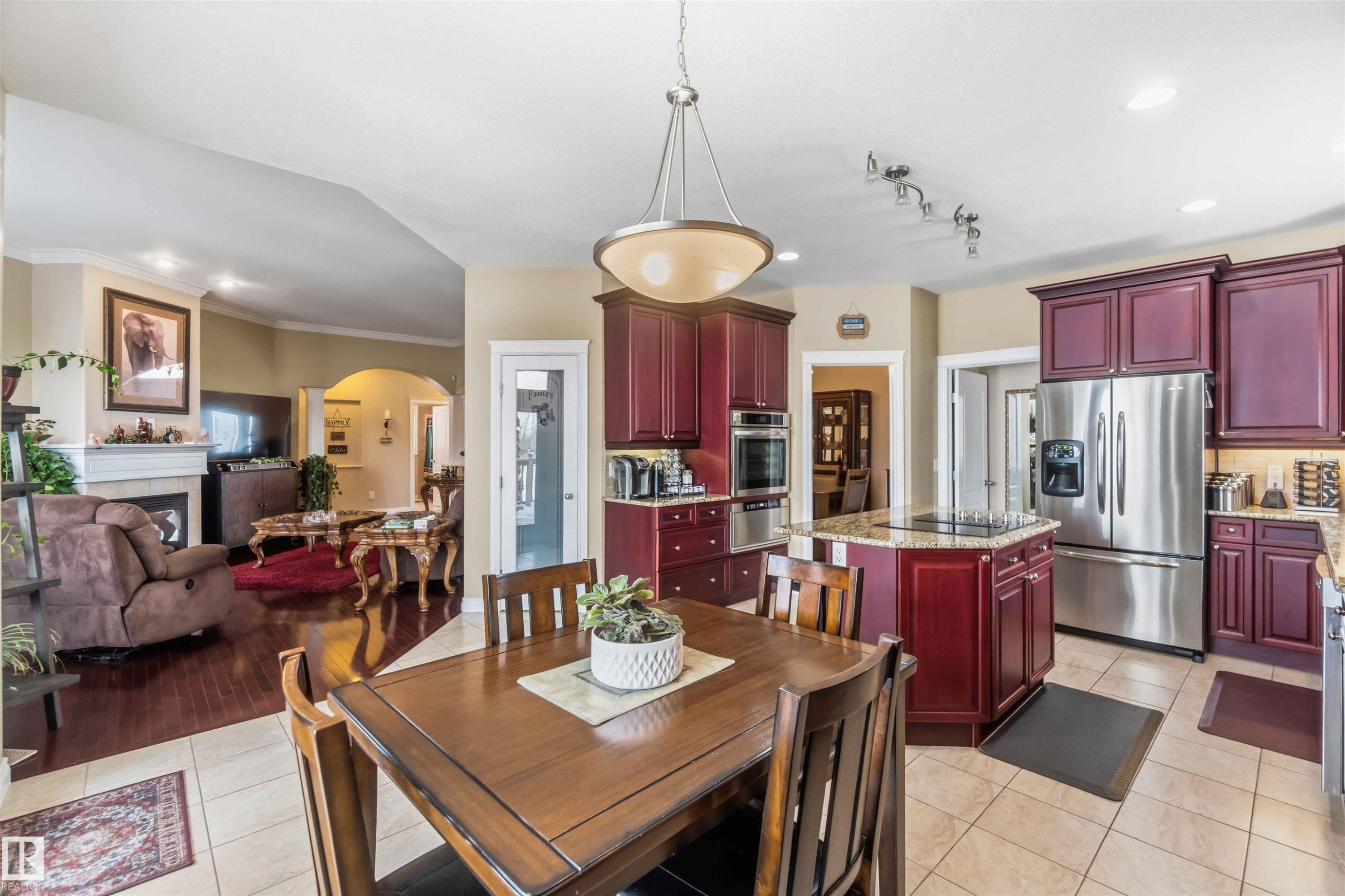 40 Landing Trails Drive, Gibbons, AB - Indoor Photo Showing Dining Room
