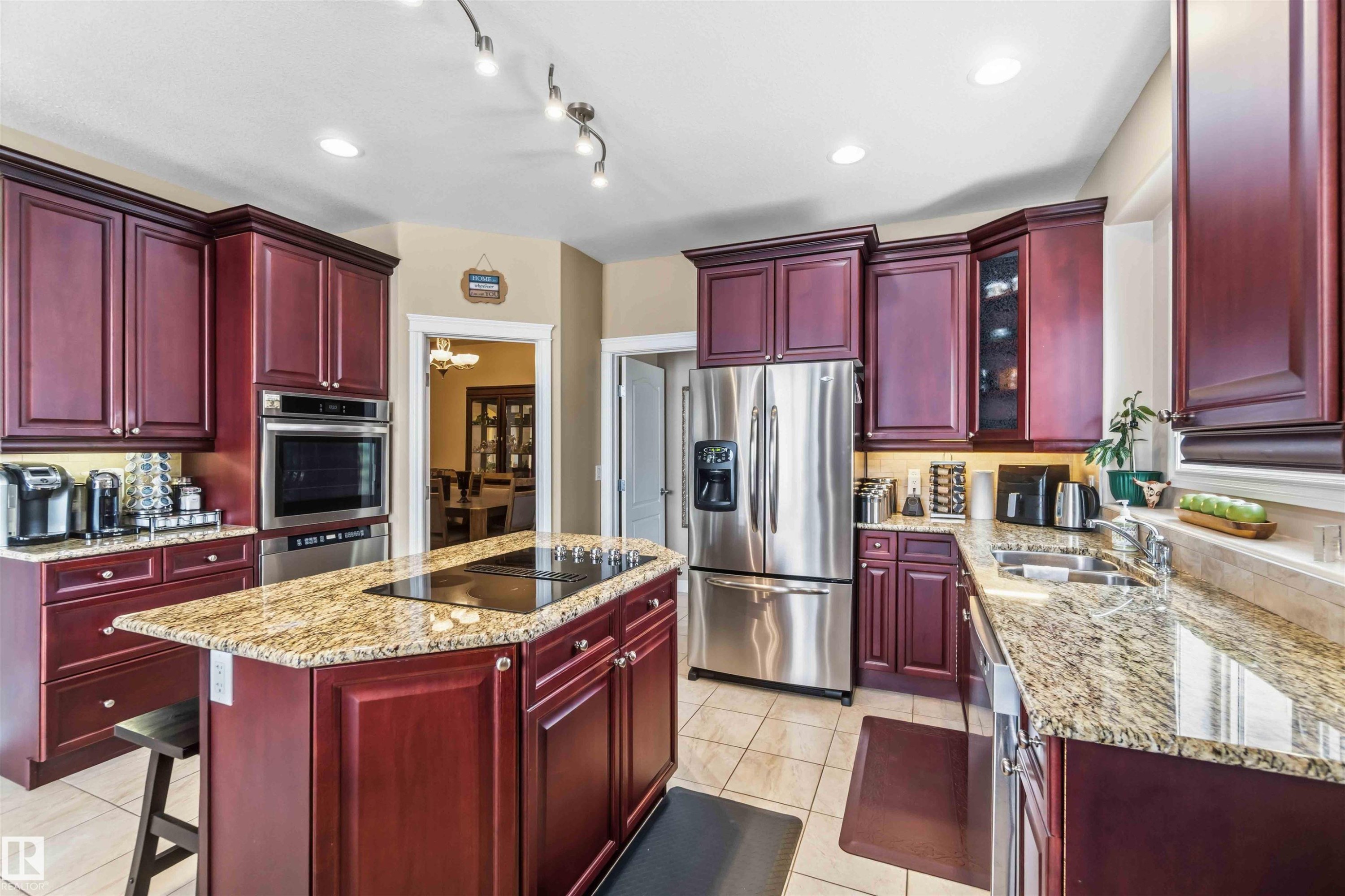 40 Landing Trails Drive, Gibbons, AB - Indoor Photo Showing Kitchen With Double Sink With Upgraded Kitchen