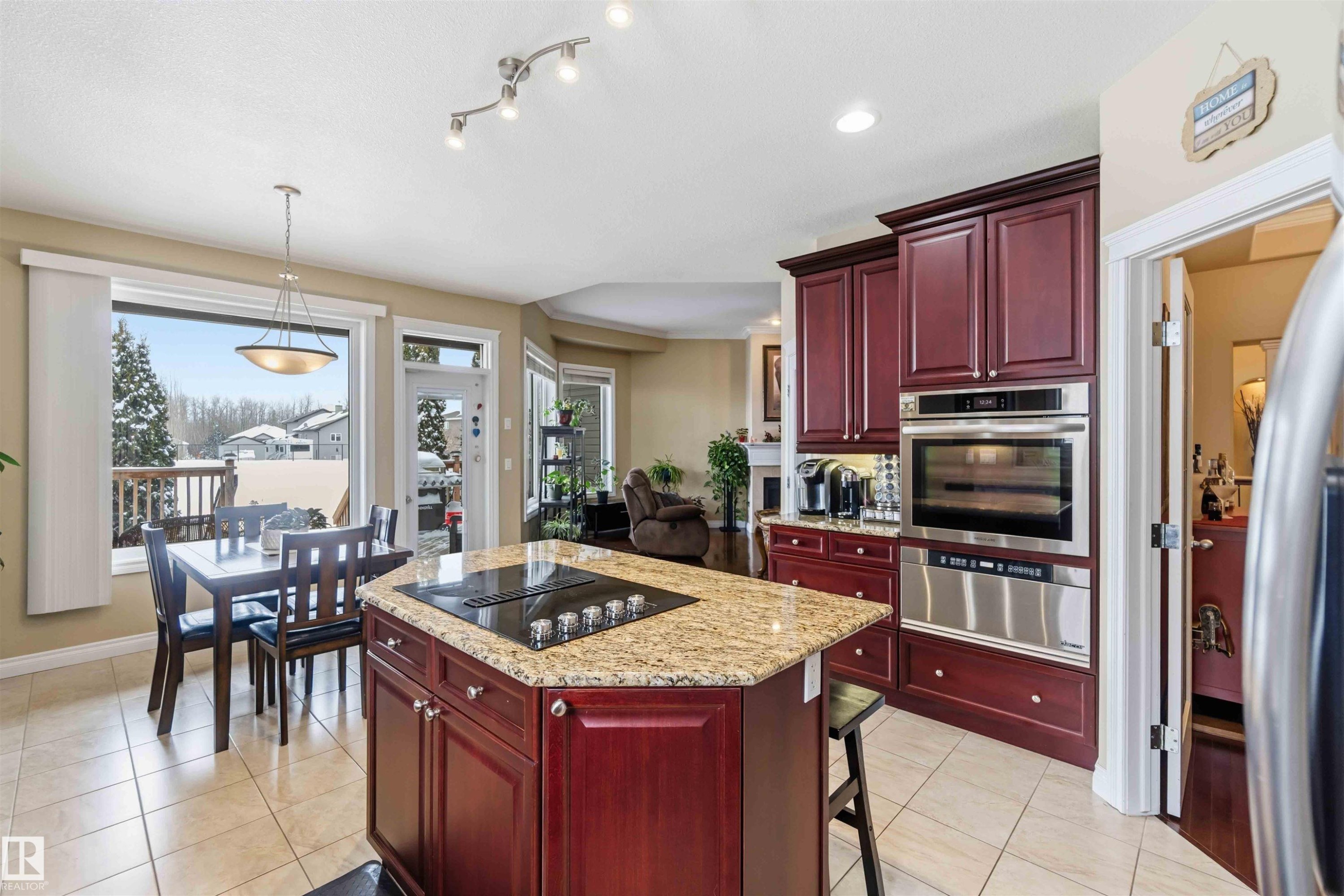 40 Landing Trails Drive, Gibbons, AB - Indoor Photo Showing Kitchen