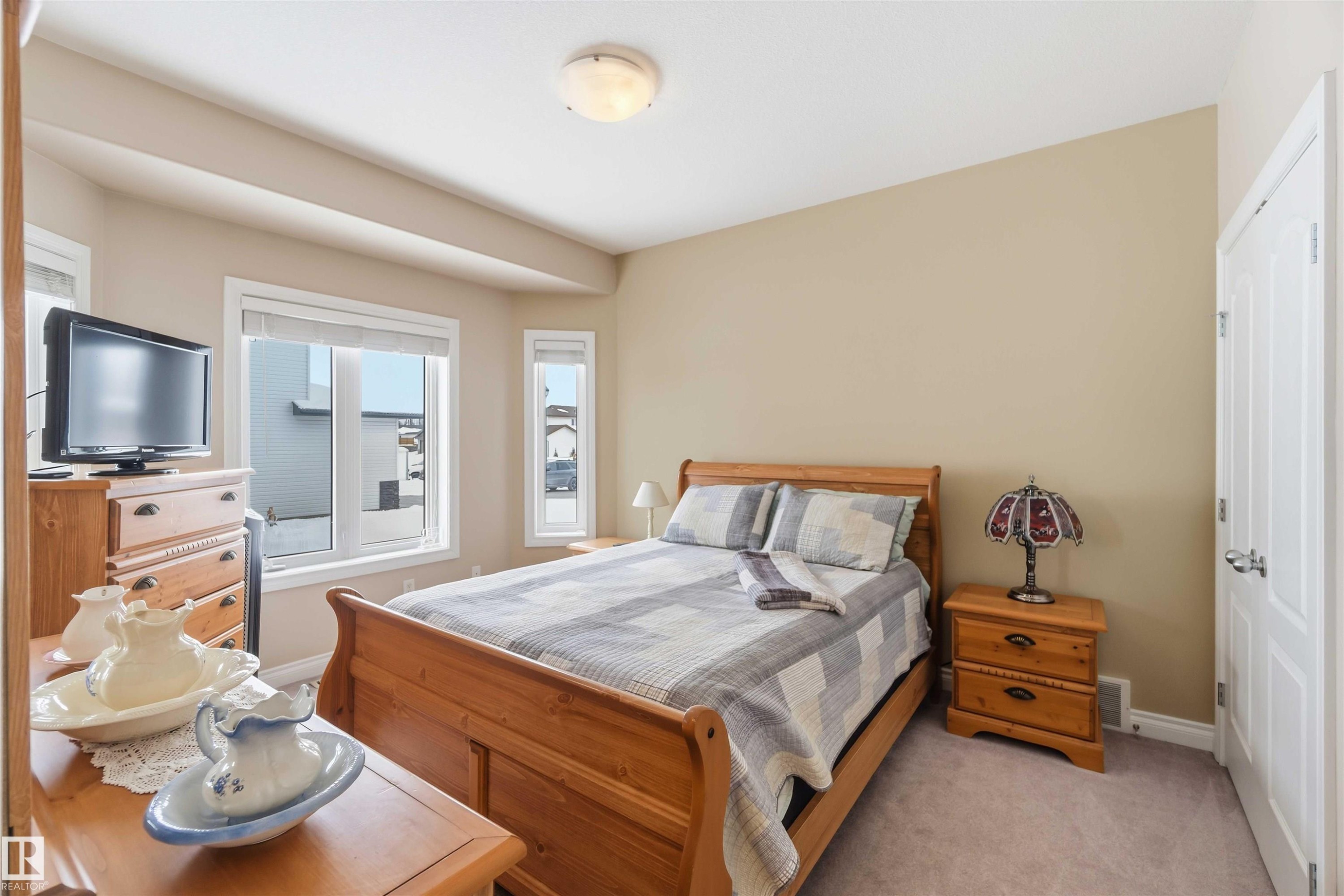 40 Landing Trails Drive, Gibbons, AB - Indoor Photo Showing Bedroom