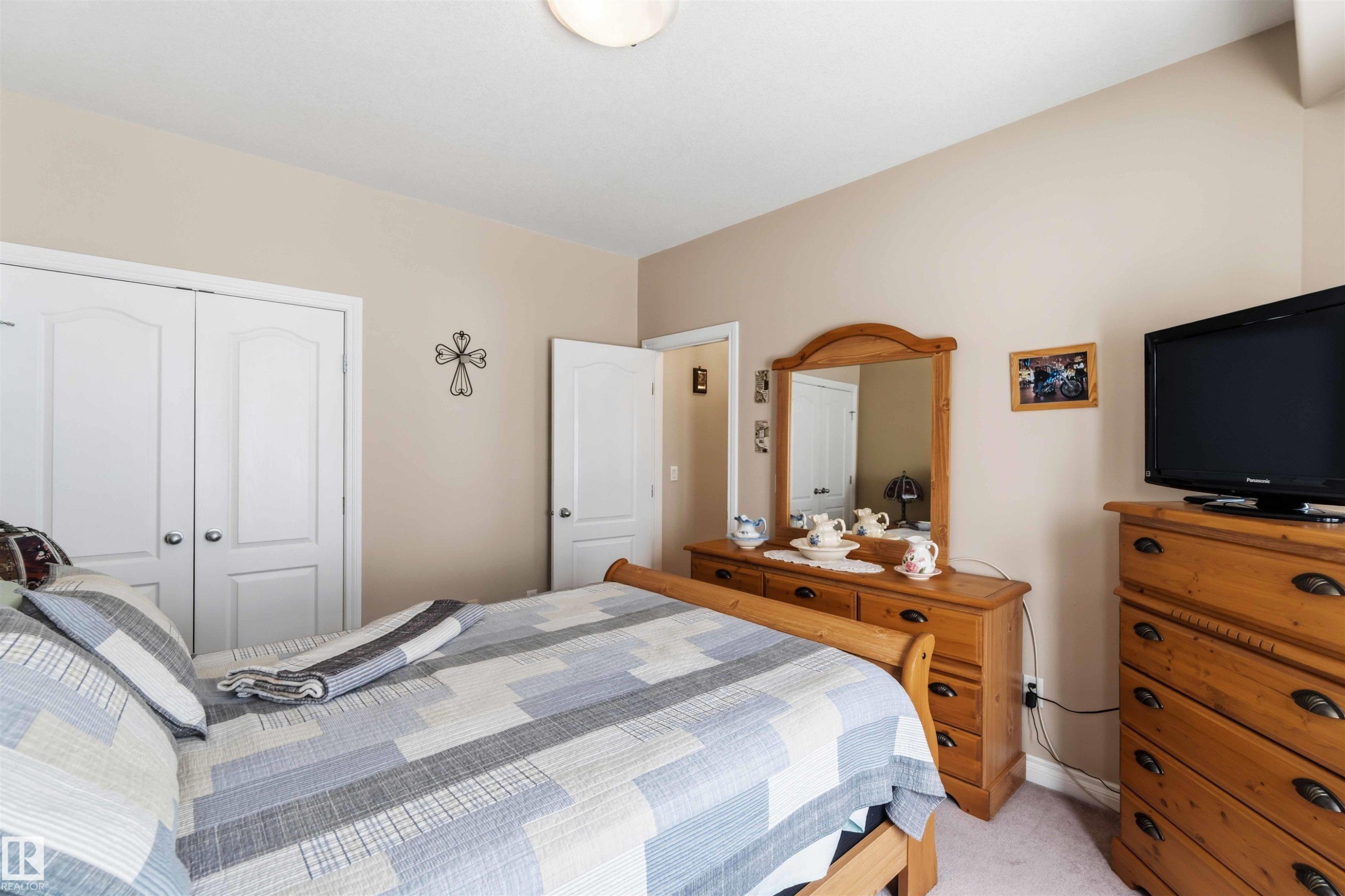 40 Landing Trails Drive, Gibbons, AB - Indoor Photo Showing Bedroom