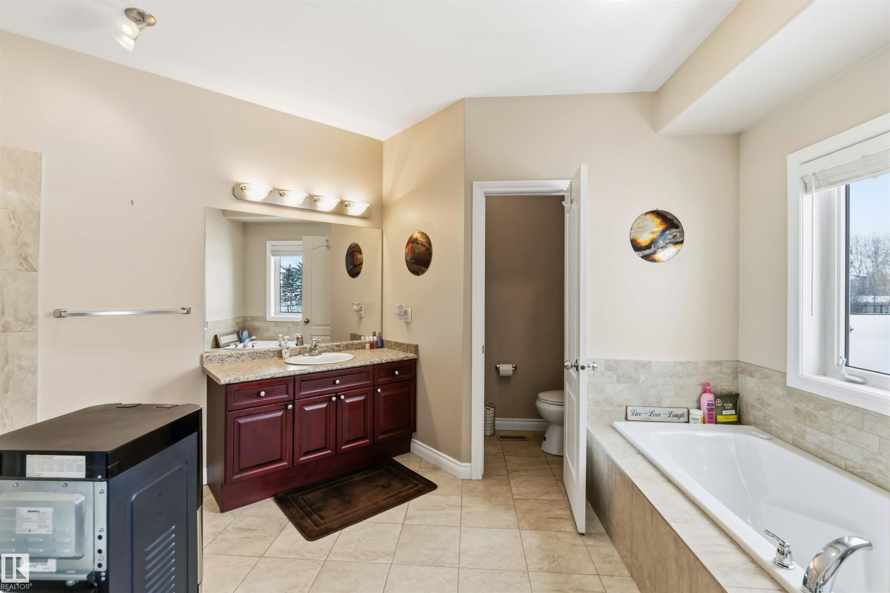 40 Landing Trails Drive, Gibbons, AB - Indoor Photo Showing Bathroom