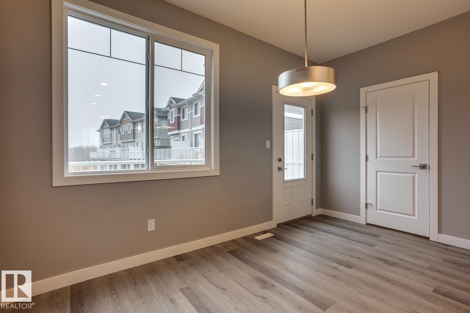 Entrance foyer featuring baseboards and light wood-style floors - 78 13139 205 Street Nw, Edmonton, AB - Indoor Photo Showing Other Room