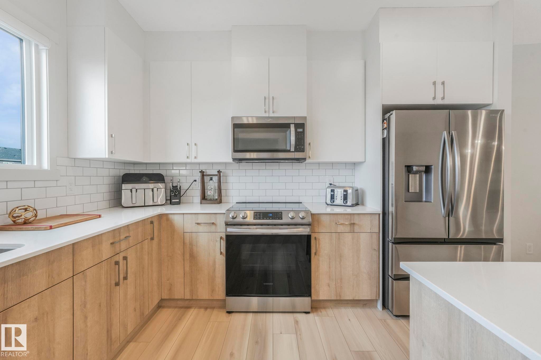 7182 177A Avenue, Edmonton, AB - Indoor Photo Showing Kitchen With Stainless Steel Kitchen With Upgraded Kitchen