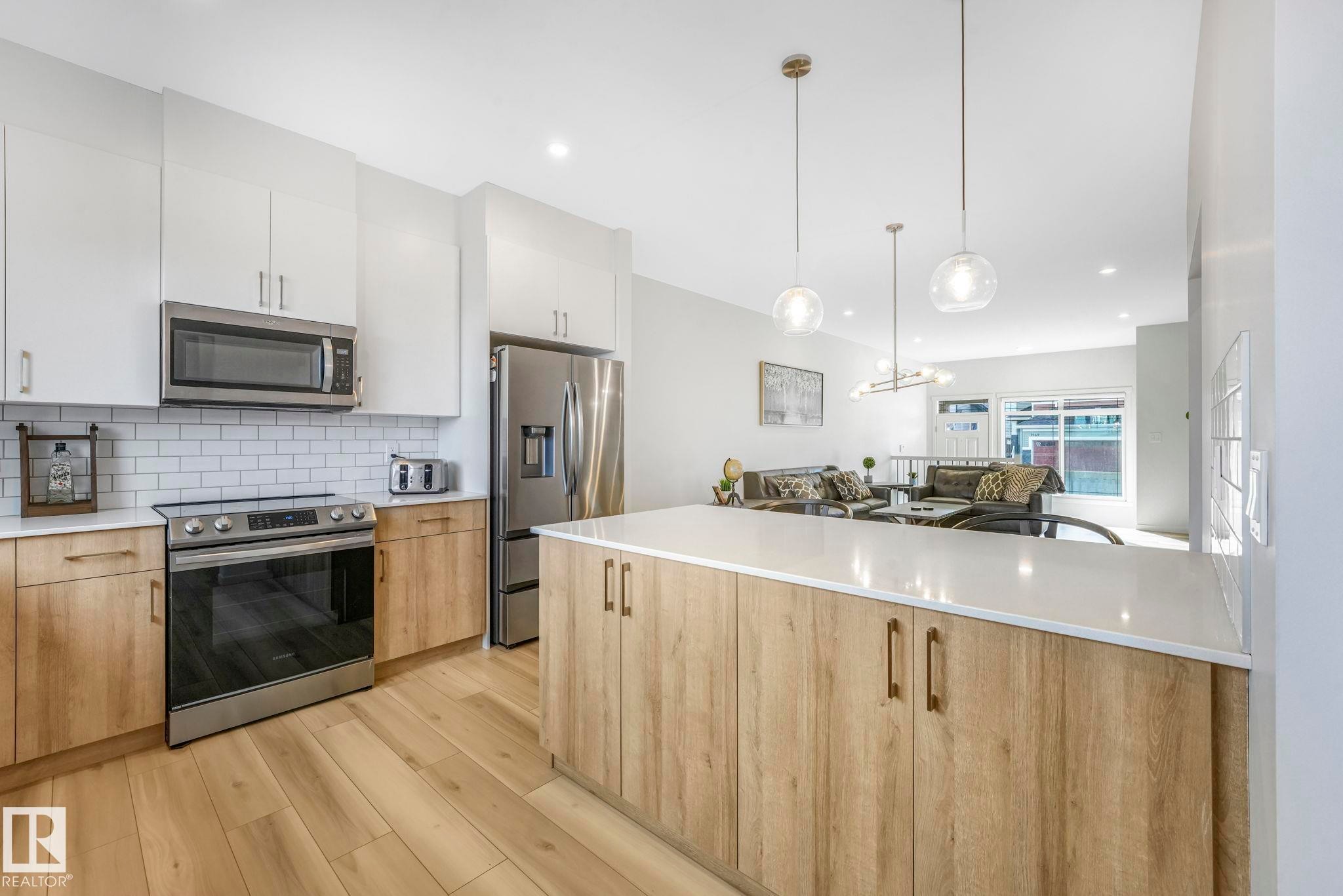 7182 177A Avenue, Edmonton, AB - Indoor Photo Showing Kitchen With Stainless Steel Kitchen With Double Sink With Upgraded Kitchen