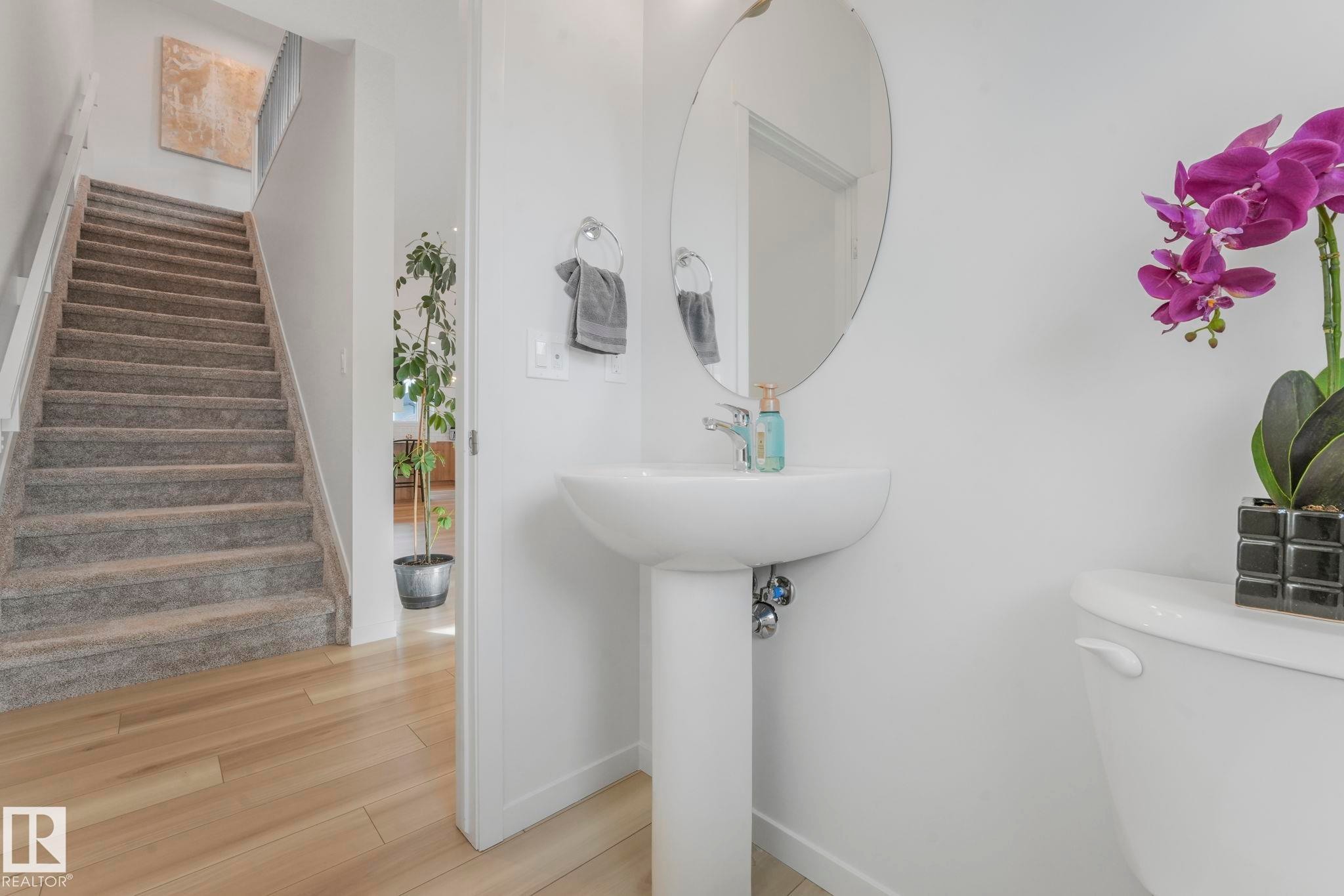 7182 177A Avenue, Edmonton, AB - Indoor Photo Showing Bathroom