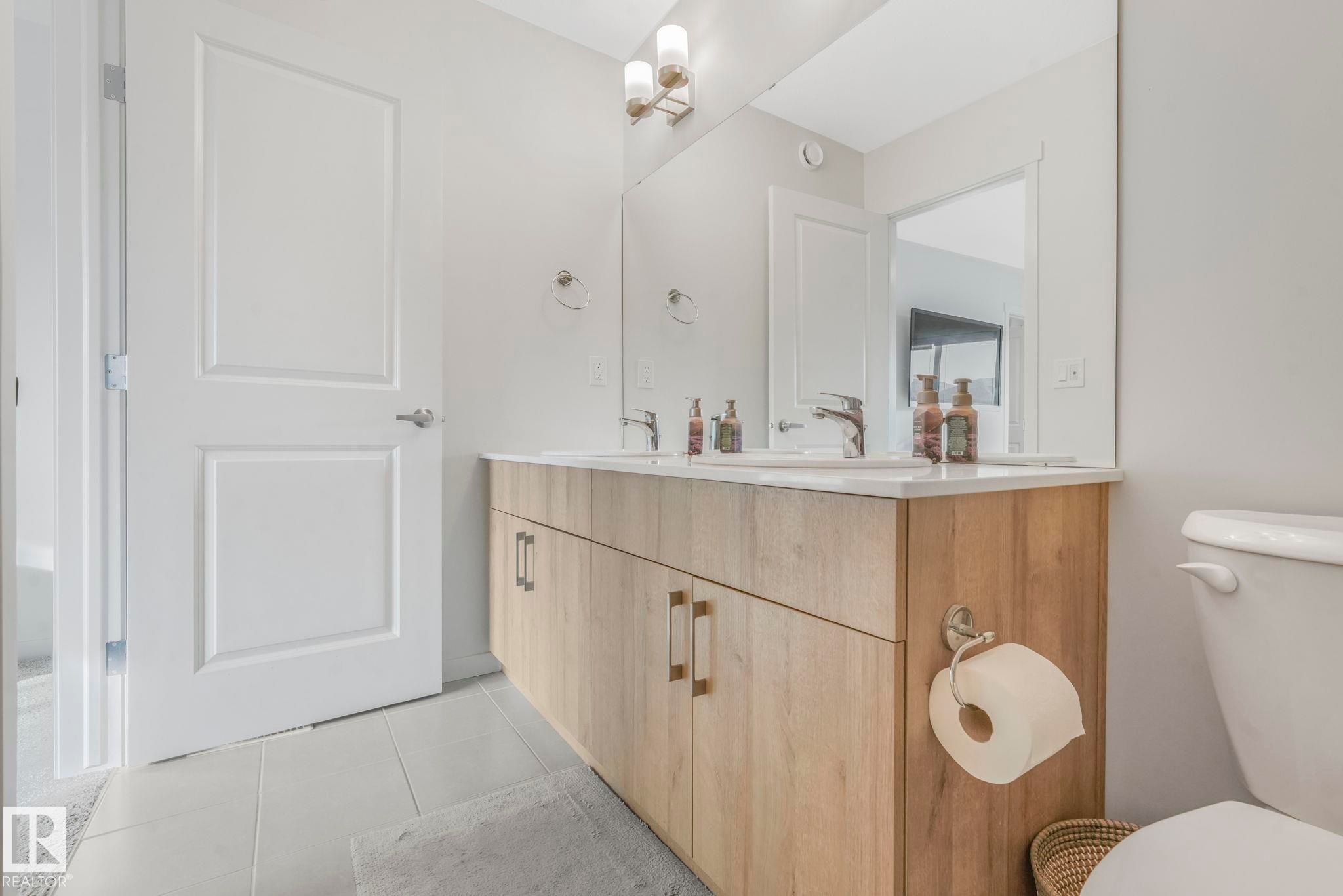 7182 177A Avenue, Edmonton, AB - Indoor Photo Showing Bathroom