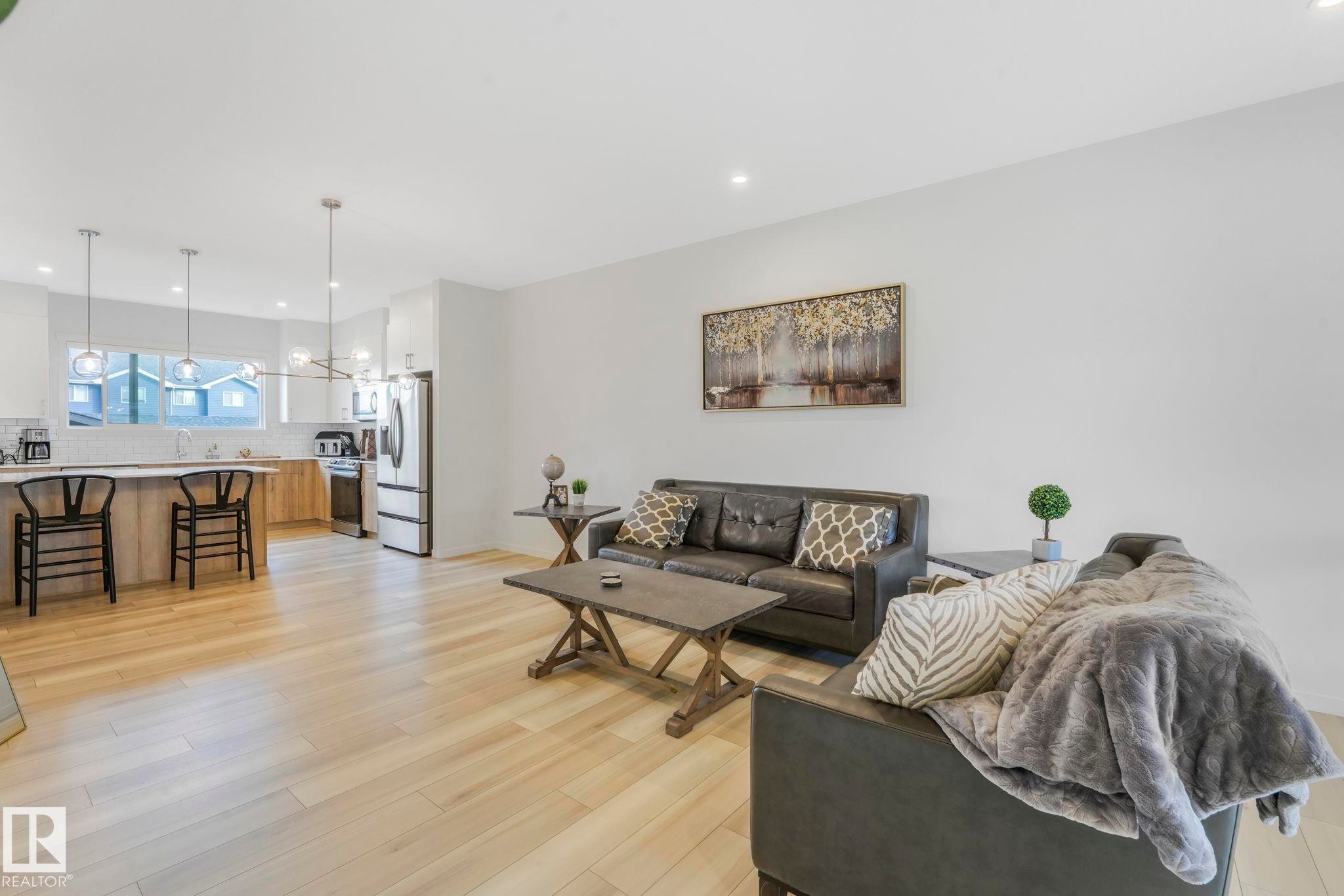 7182 177A Avenue, Edmonton, AB - Indoor Photo Showing Living Room