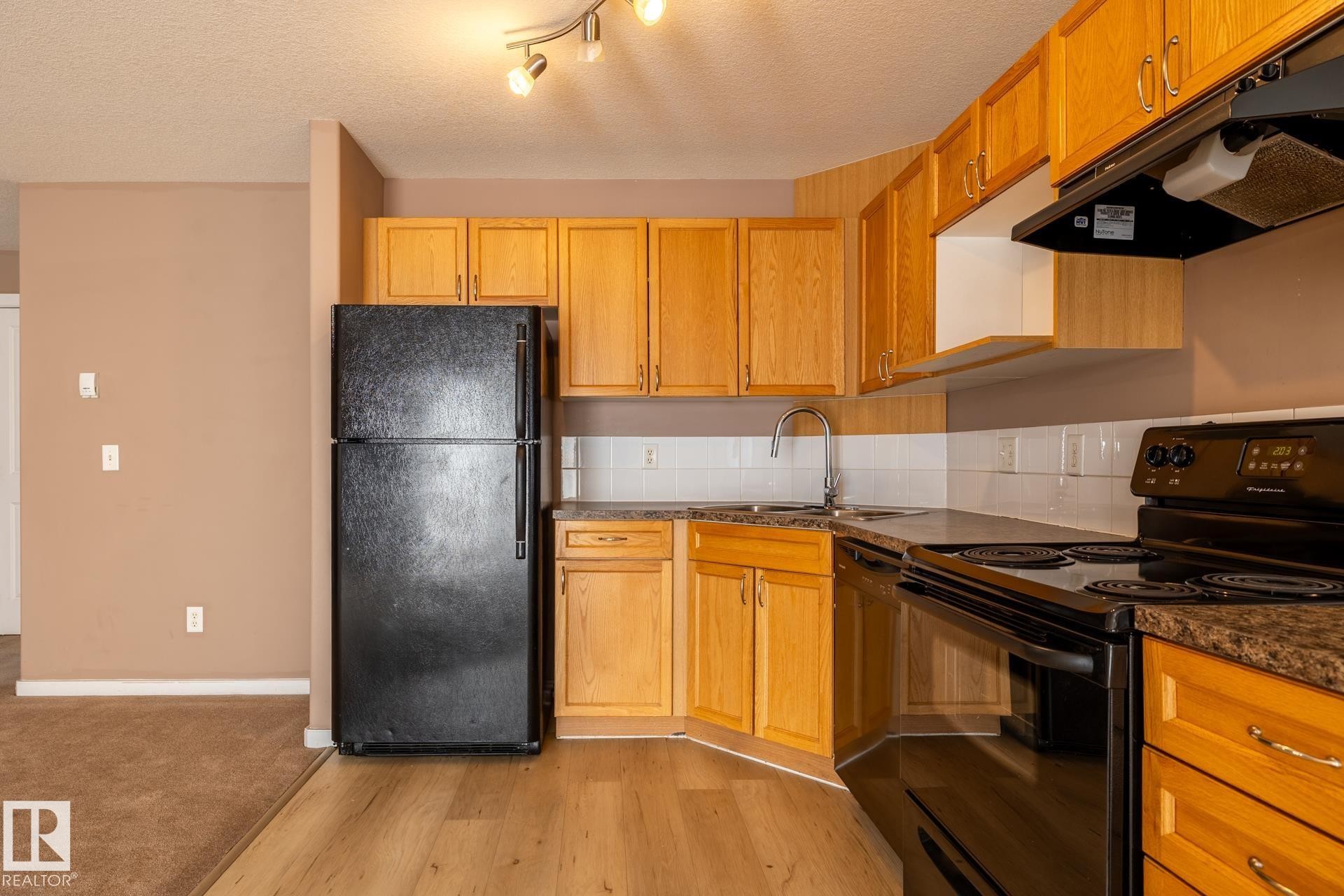 317 240 Spruce Ridge Road, Spruce Grove, AB - Indoor Photo Showing Kitchen