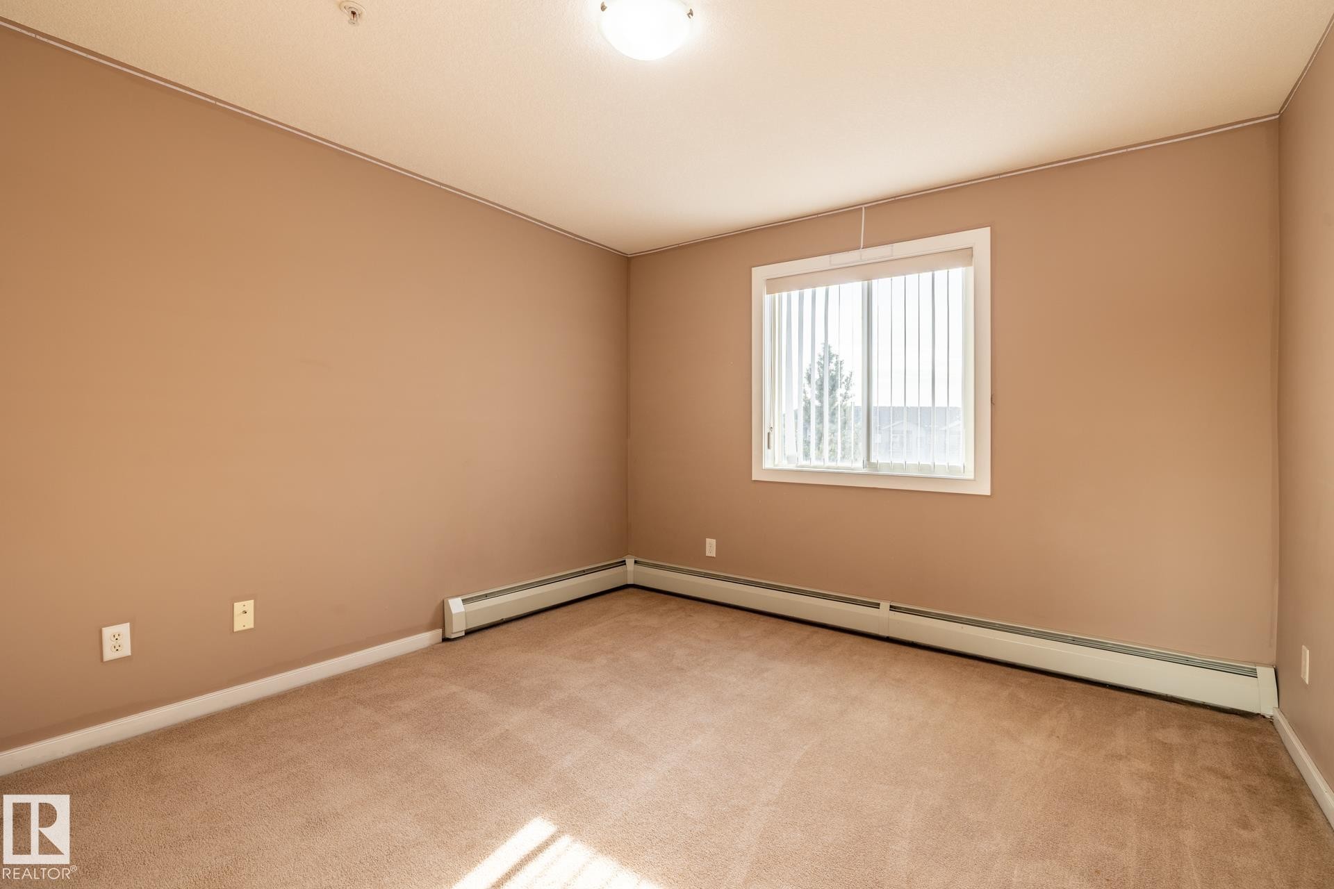 317 240 Spruce Ridge Road, Spruce Grove, AB - Indoor Photo Showing Other Room