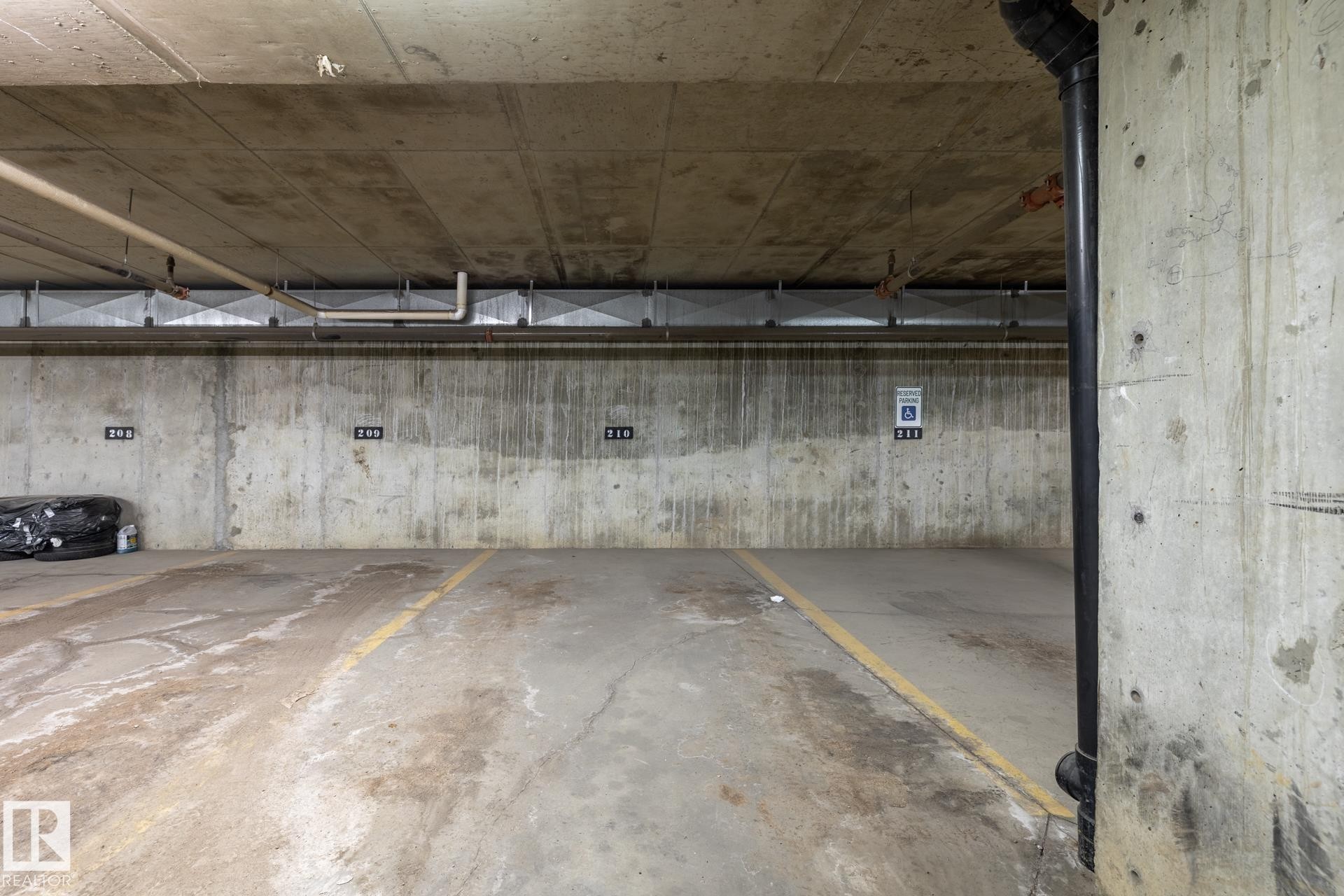 317 240 Spruce Ridge Road, Spruce Grove, AB - Indoor Photo Showing Garage