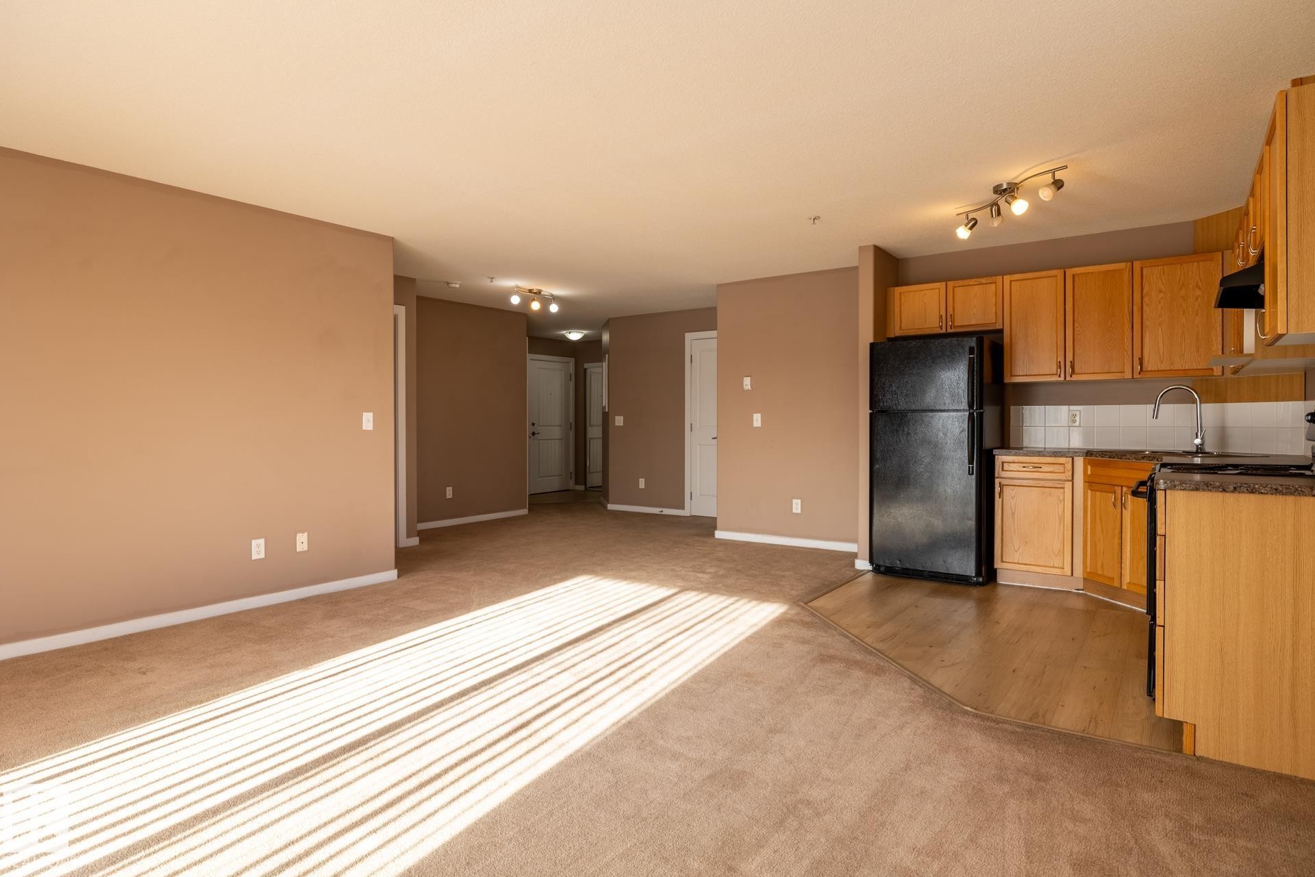 317 240 Spruce Ridge Road, Spruce Grove, AB - Indoor Photo Showing Kitchen