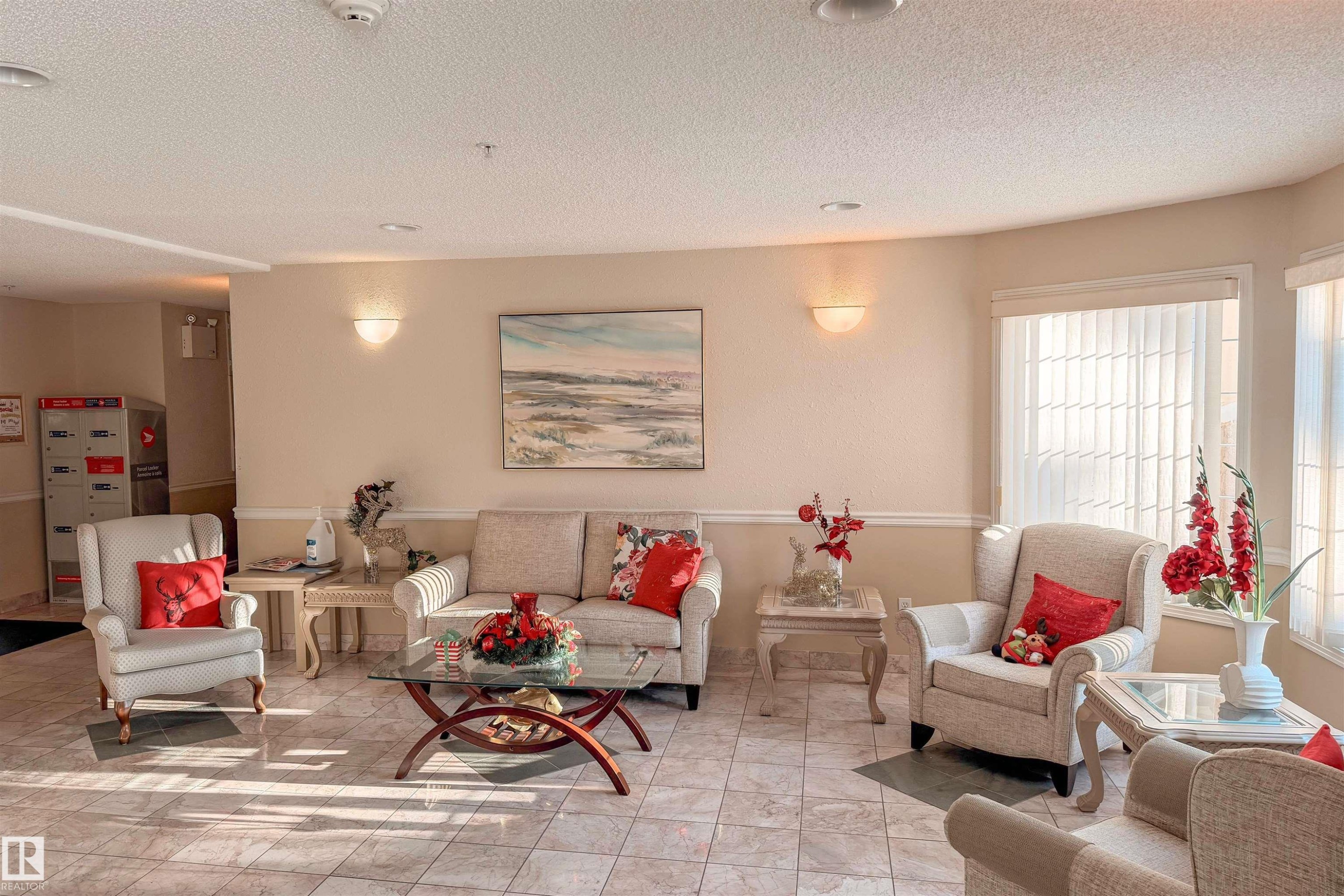 209 17150 94A Avenue, Edmonton, AB - Indoor Photo Showing Living Room