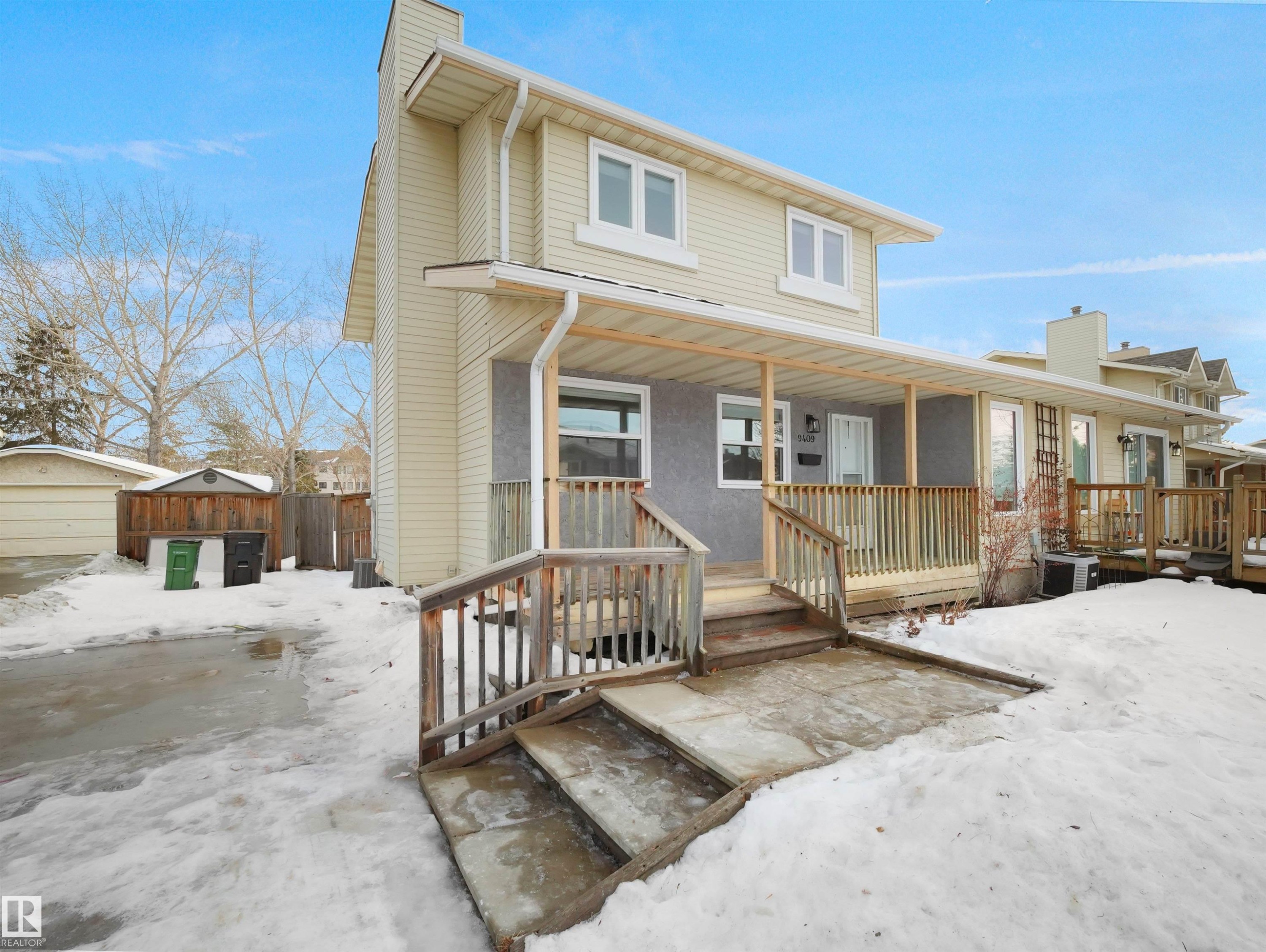 View of front facade featuring a chimney and covered porch - 9409 173 Street, Edmonton, AB - Outdoor