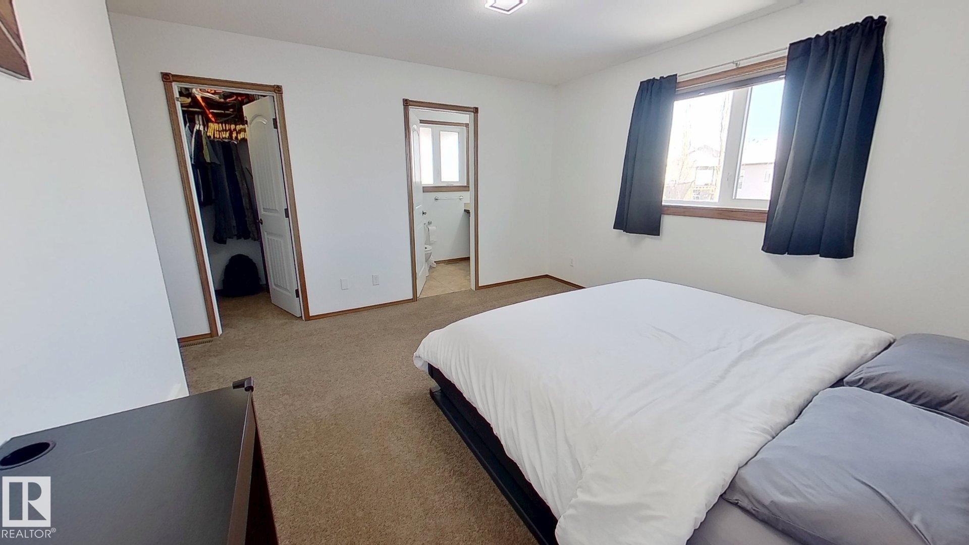 5322 55 Avenue, Bashaw, AB - Indoor Photo Showing Bedroom