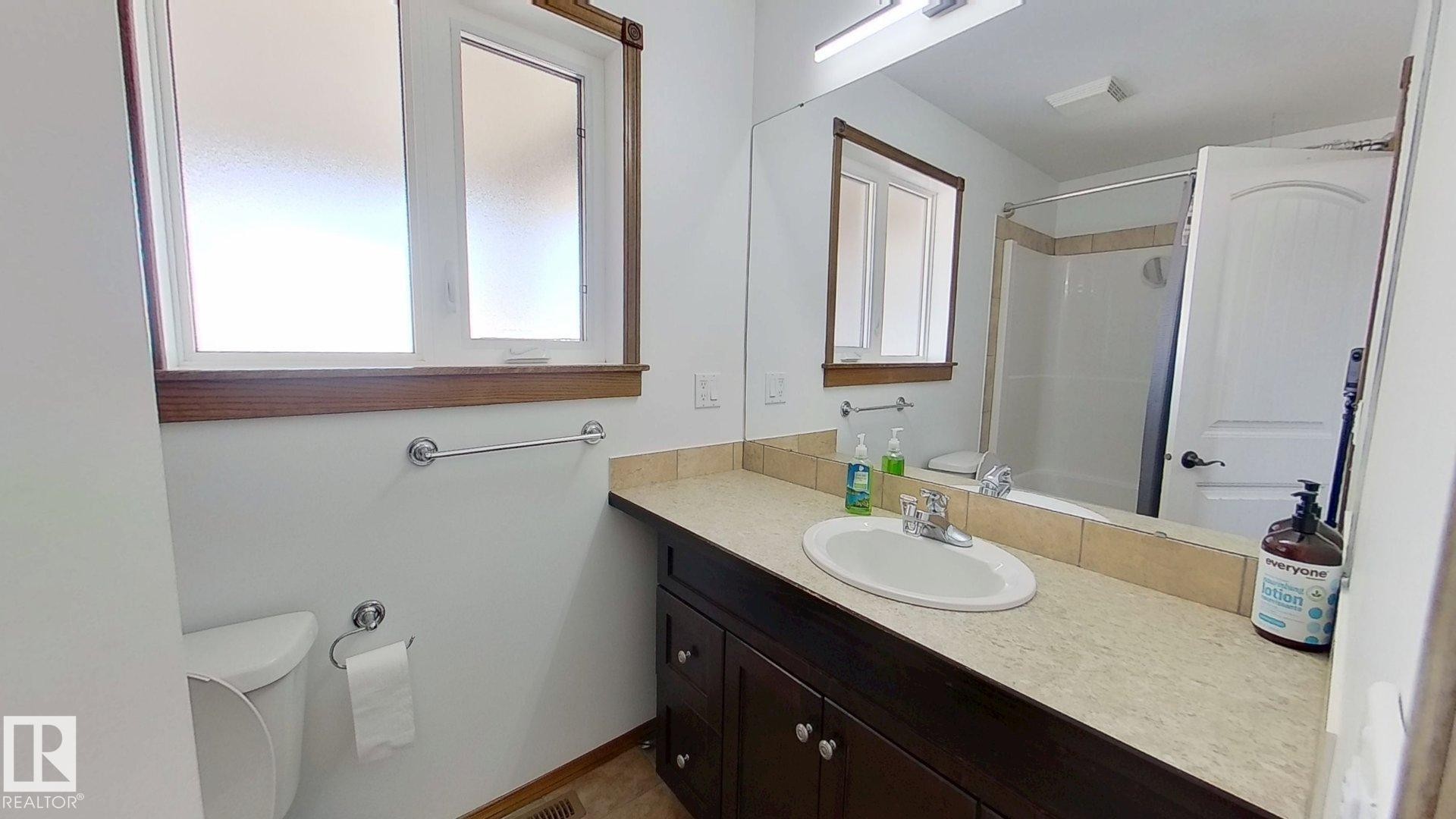 5322 55 Avenue, Bashaw, AB - Indoor Photo Showing Bathroom