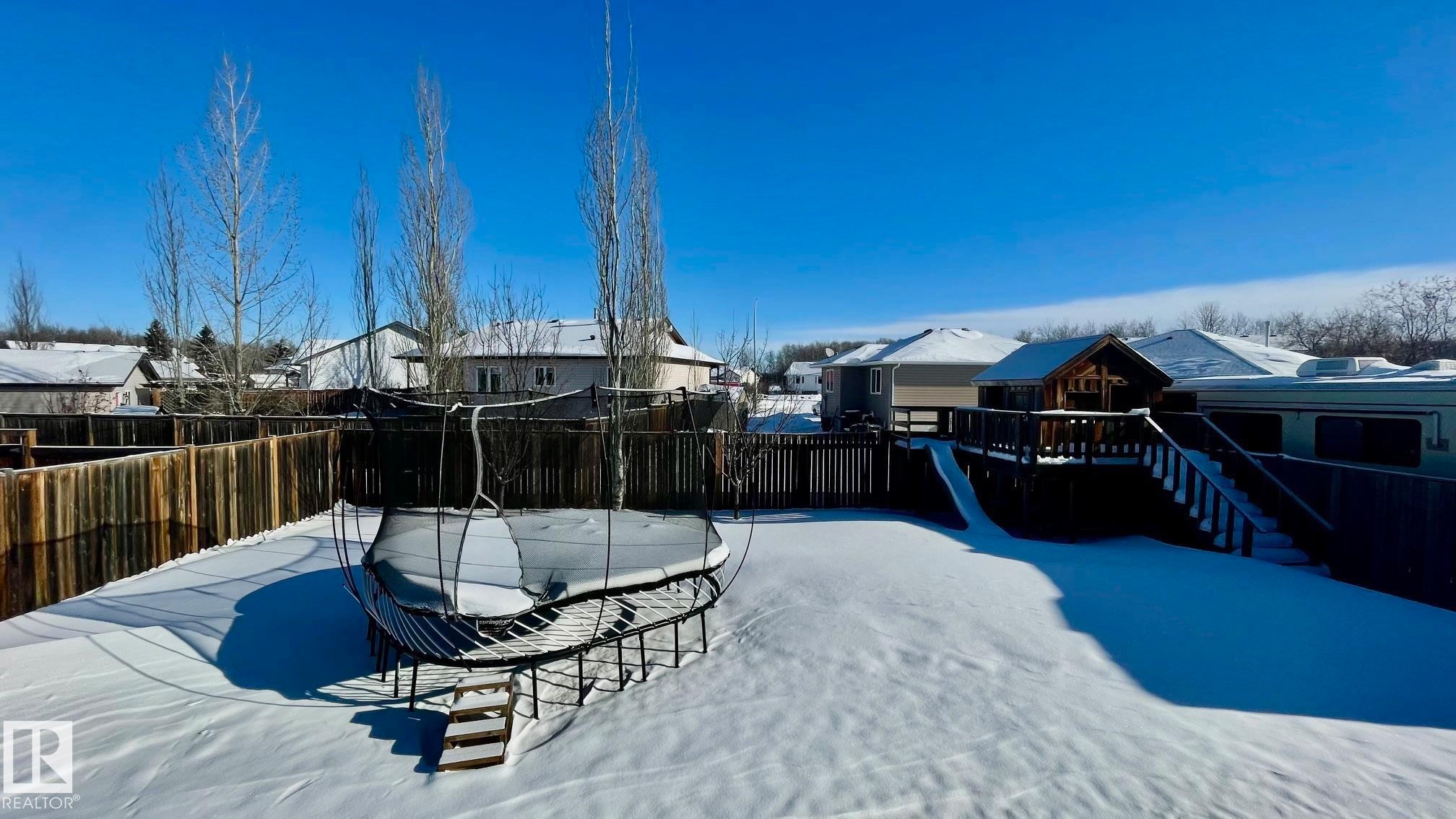 5322 55 Avenue, Bashaw, AB - Outdoor With Deck Patio Veranda