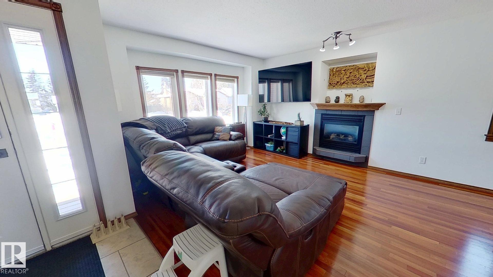 5322 55 Avenue, Bashaw, AB - Indoor Photo Showing Living Room With Fireplace