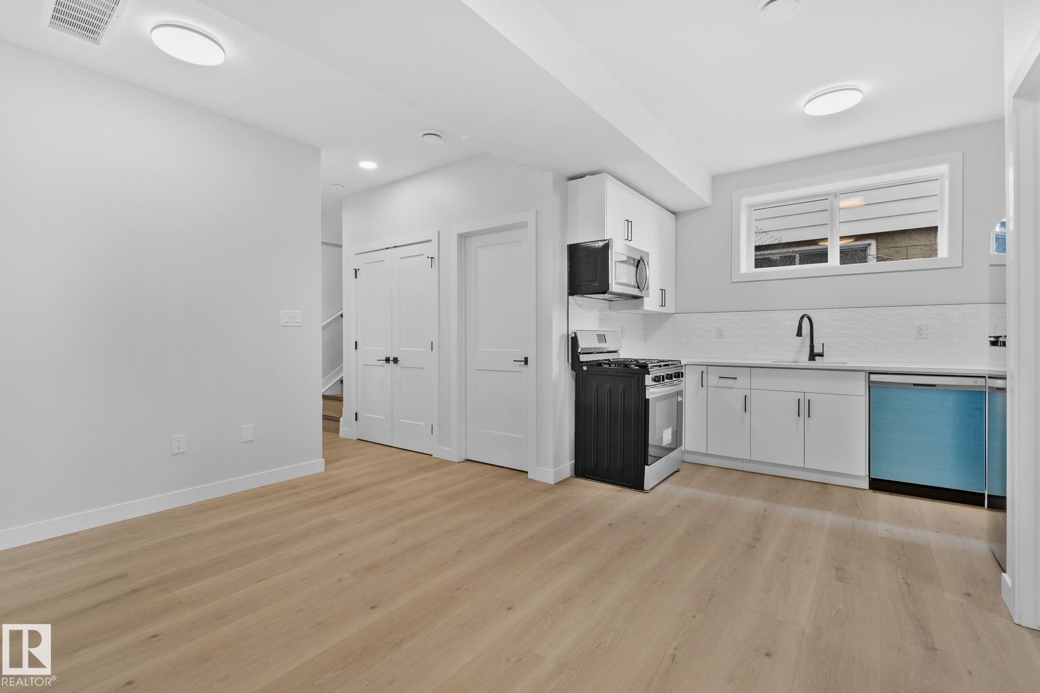 12717 114 Street, Edmonton, AB - Indoor Photo Showing Kitchen