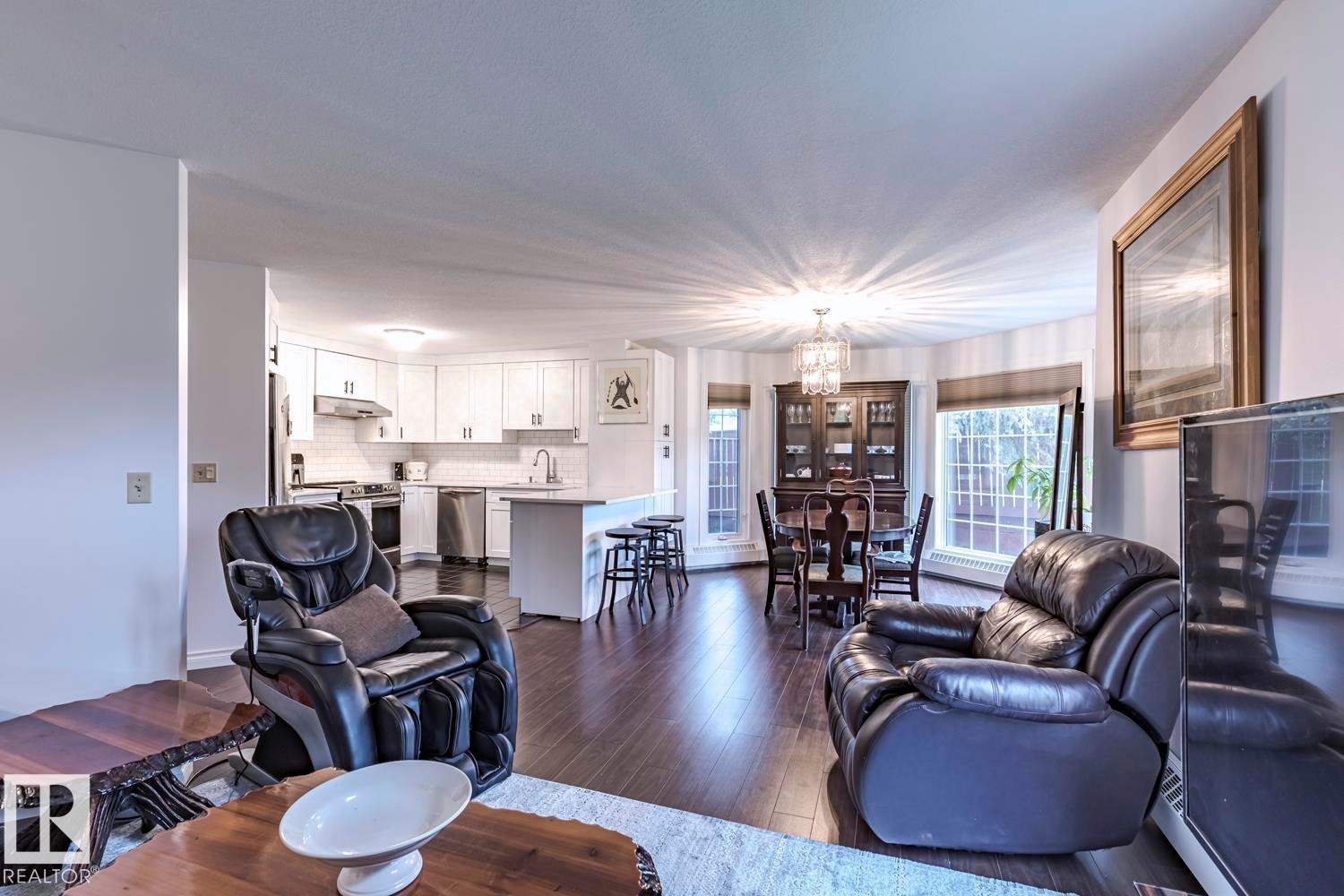 516 3 Perron Street, St. Albert, AB - Indoor Photo Showing Living Room