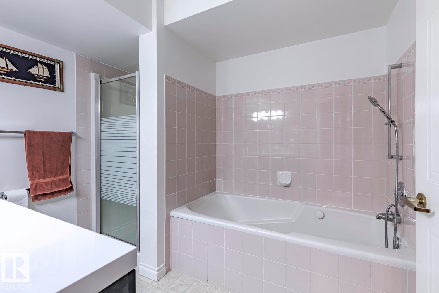 516 3 Perron Street, St. Albert, AB - Indoor Photo Showing Bathroom