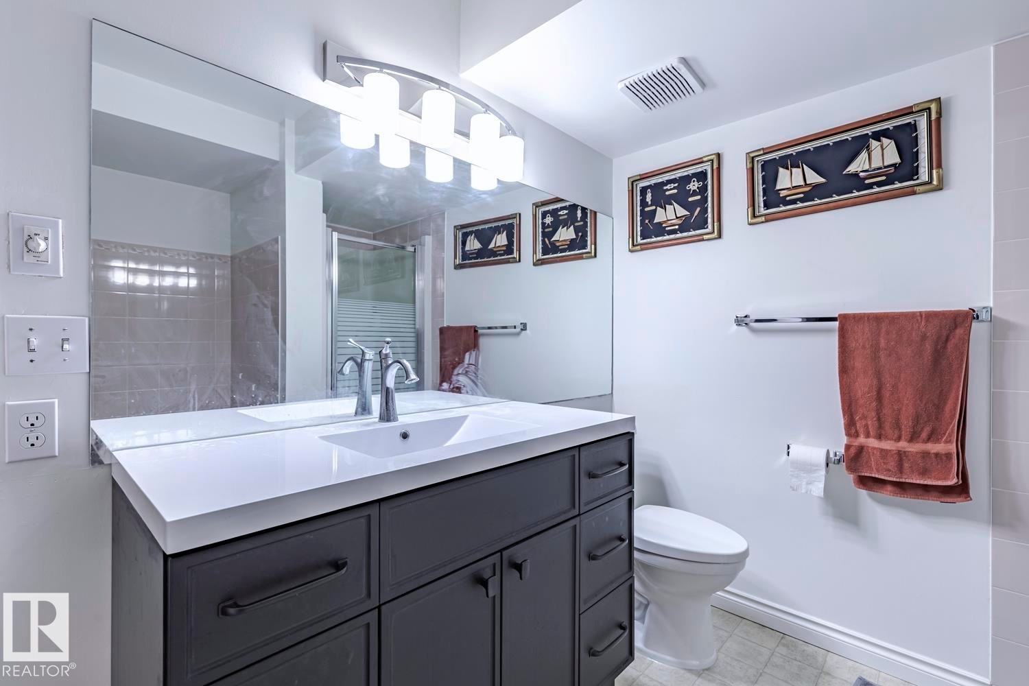 516 3 Perron Street, St. Albert, AB - Indoor Photo Showing Bathroom