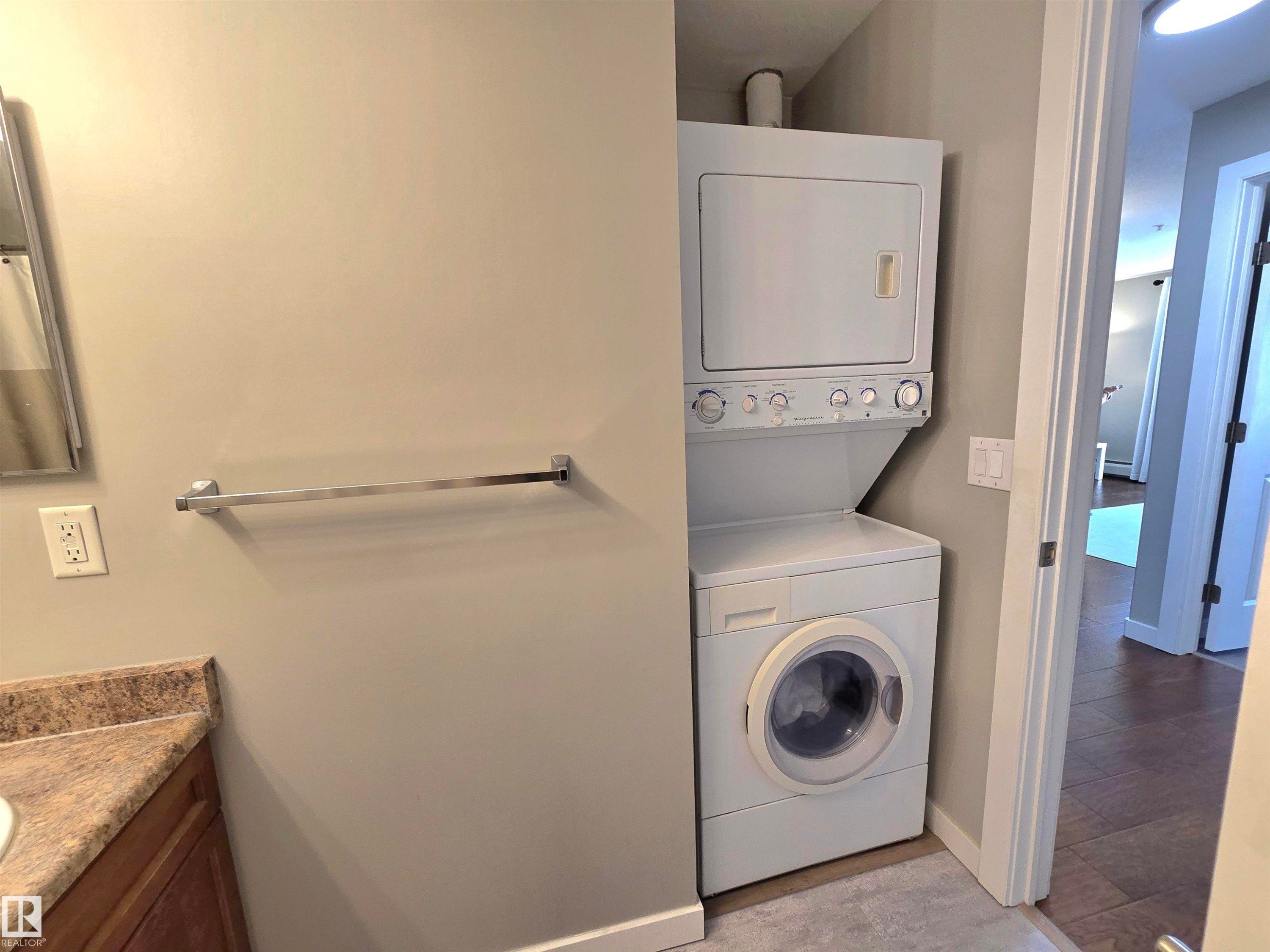 204 240 Spruce Ridge Road, Spruce Grove, AB - Indoor Photo Showing Laundry Room