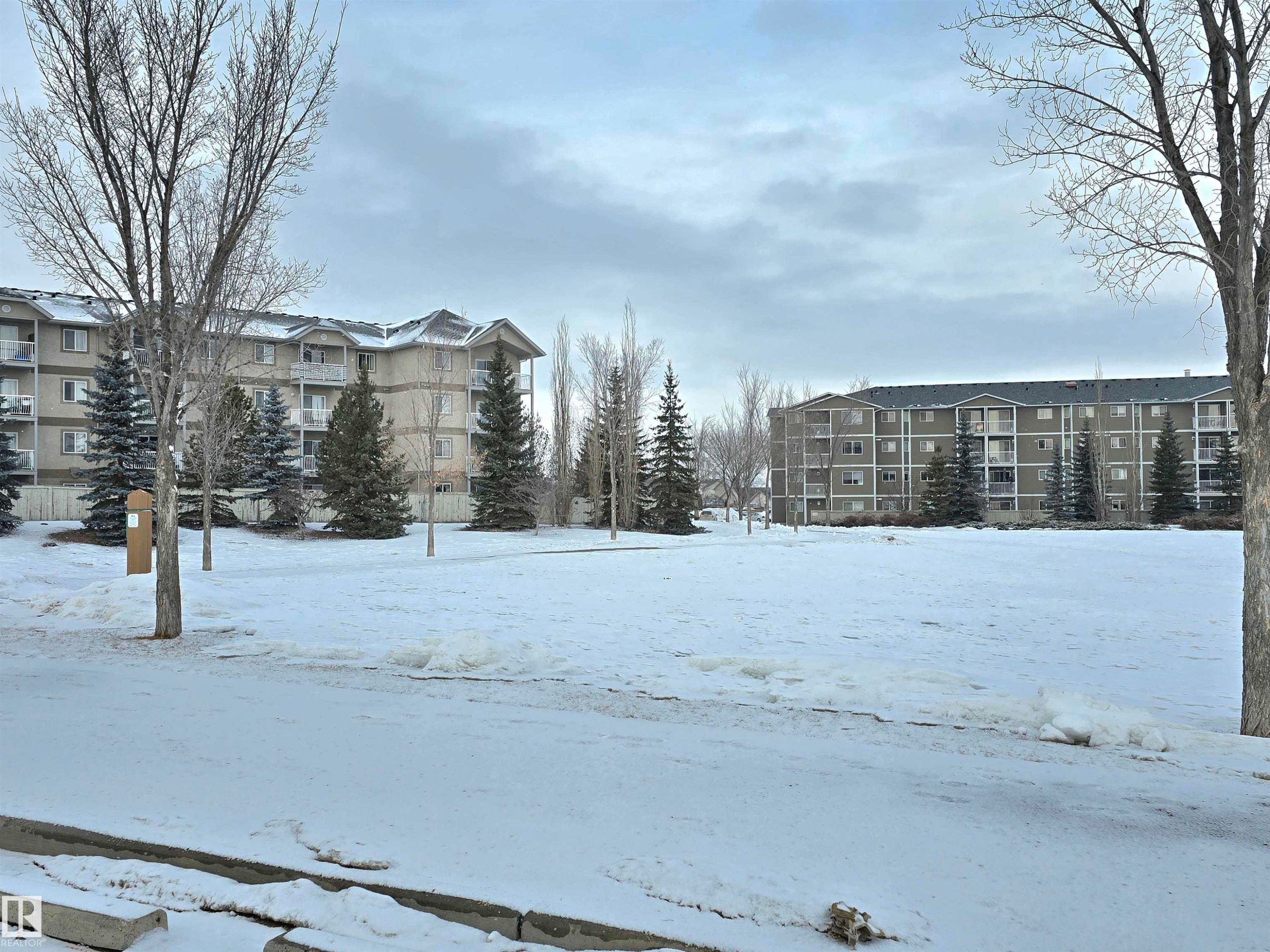 204 240 Spruce Ridge Road, Spruce Grove, AB - Outdoor