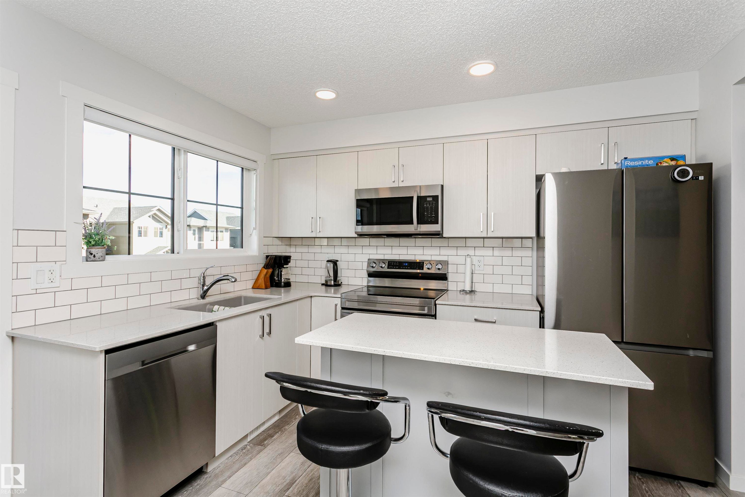 19627 28 Avenue, Edmonton, AB - Indoor Photo Showing Kitchen With Stainless Steel Kitchen
