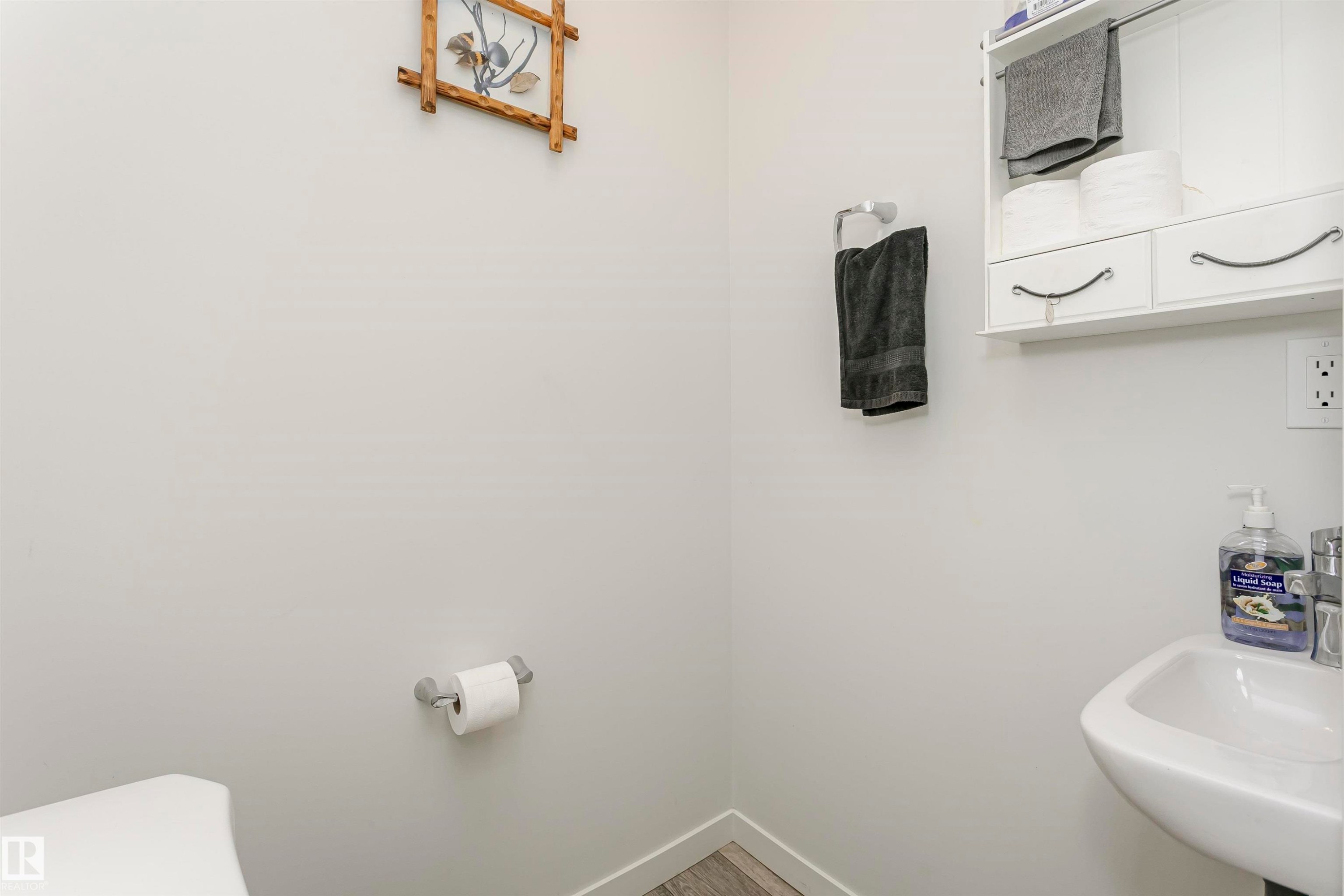 19627 28 Avenue, Edmonton, AB - Indoor Photo Showing Bathroom