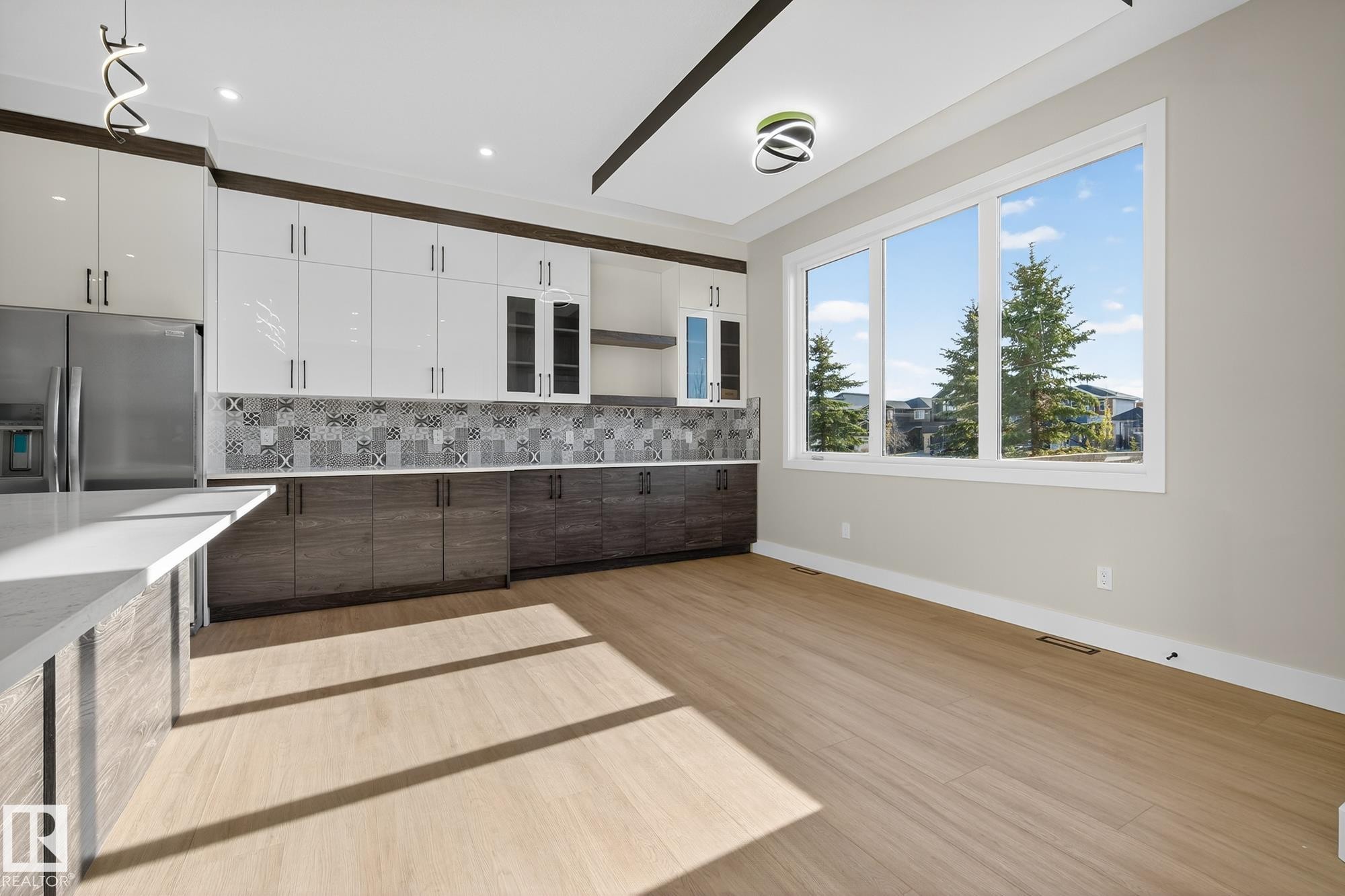 181 Edgewater Circle, Leduc, AB - Indoor Photo Showing Kitchen With Upgraded Kitchen