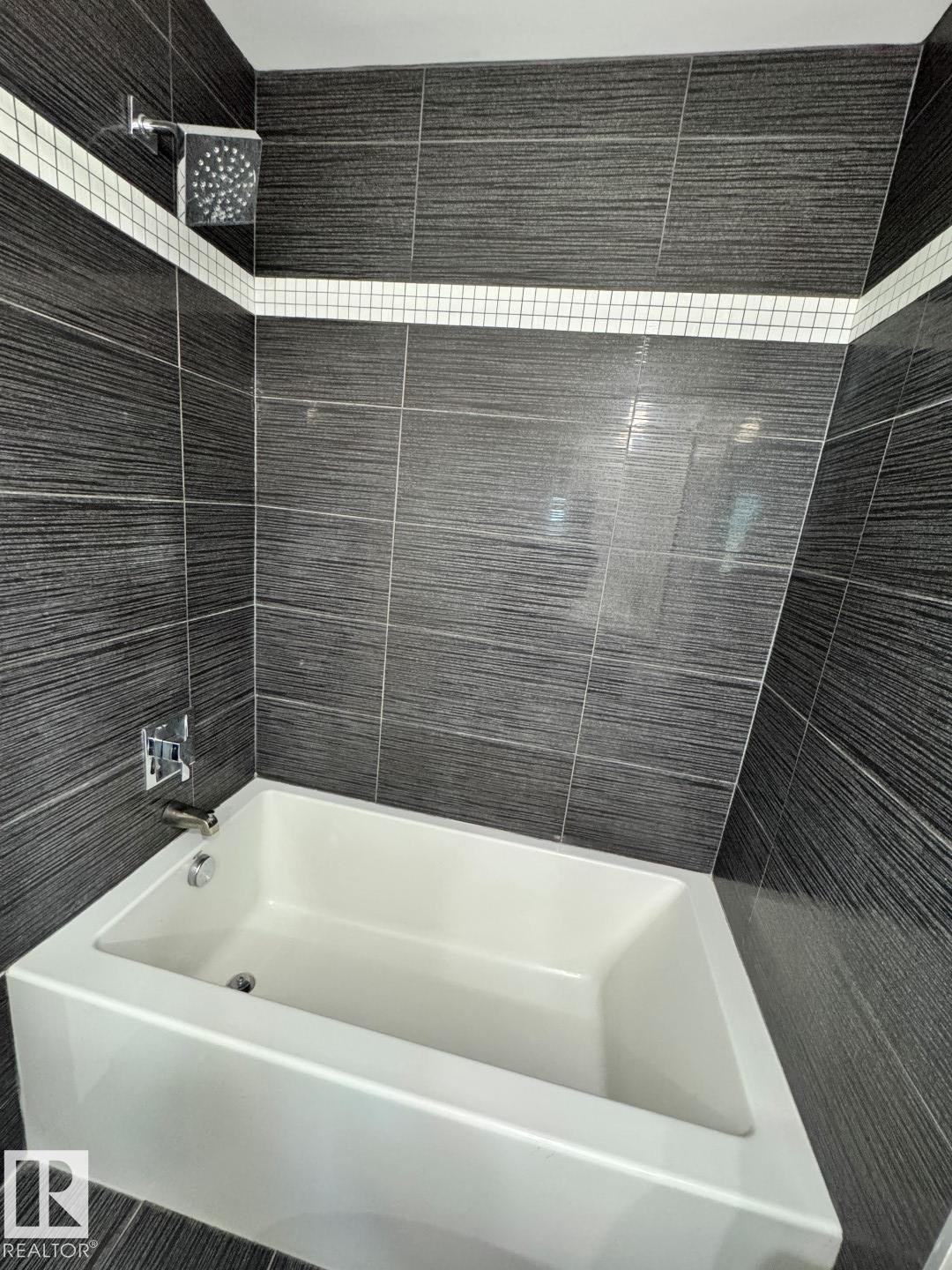 505 11969 Jasper Avenue, Edmonton, AB - Indoor Photo Showing Bathroom