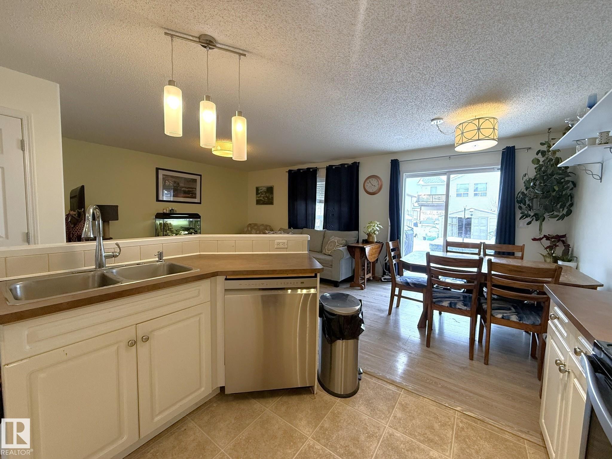 735 Kananaskis Drive, Devon, AB - Indoor Photo Showing Kitchen With Double Sink