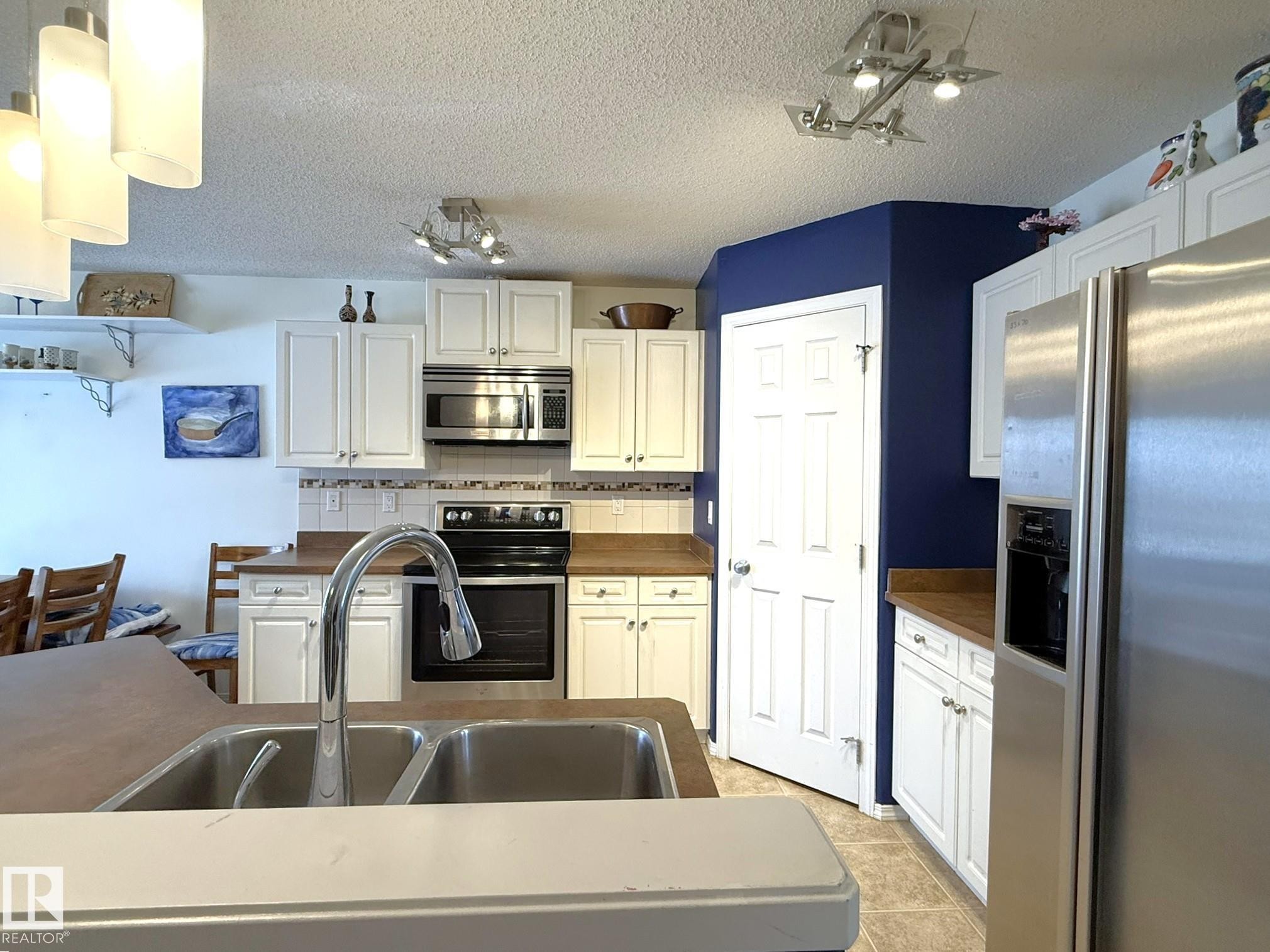 735 Kananaskis Drive, Devon, AB - Indoor Photo Showing Kitchen With Double Sink