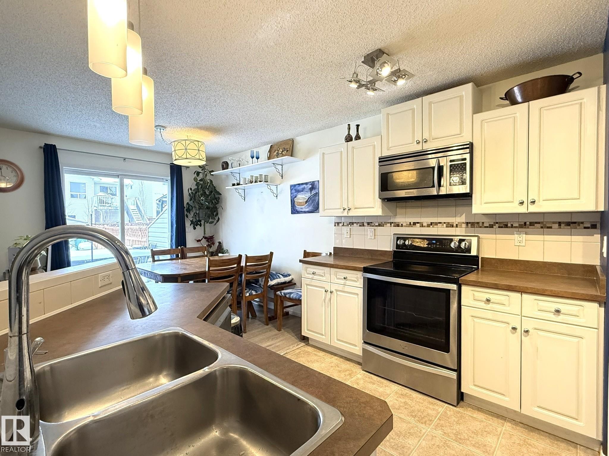 735 Kananaskis Drive, Devon, AB - Indoor Photo Showing Kitchen With Double Sink
