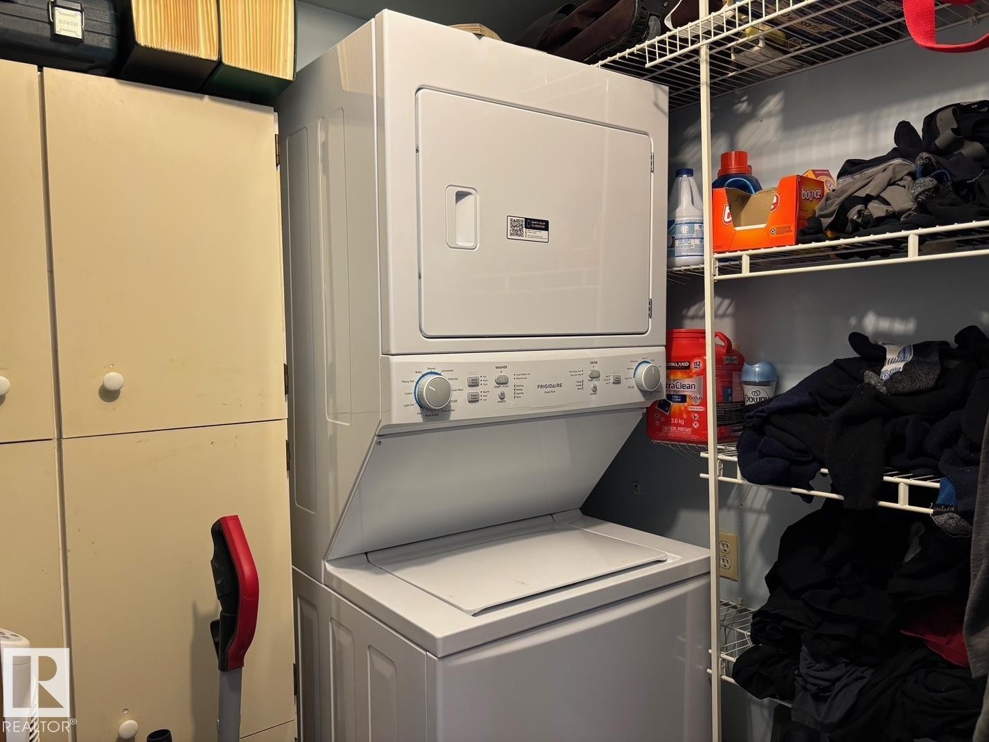 8043 Tudor Glen, St. Albert, AB - Indoor Photo Showing Laundry Room