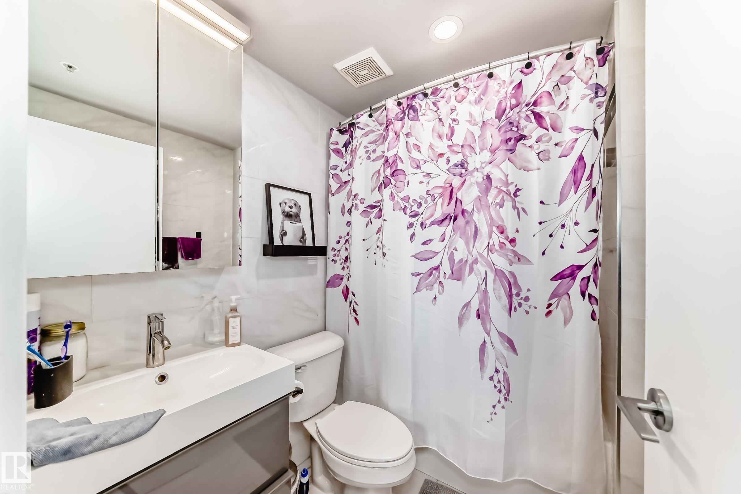 Bathroom with vanity, shower / bathtub combination with curtain, and recessed lighting - 2004 10136 104 Street, Edmonton, AB - Indoor Photo Showing Bathroom