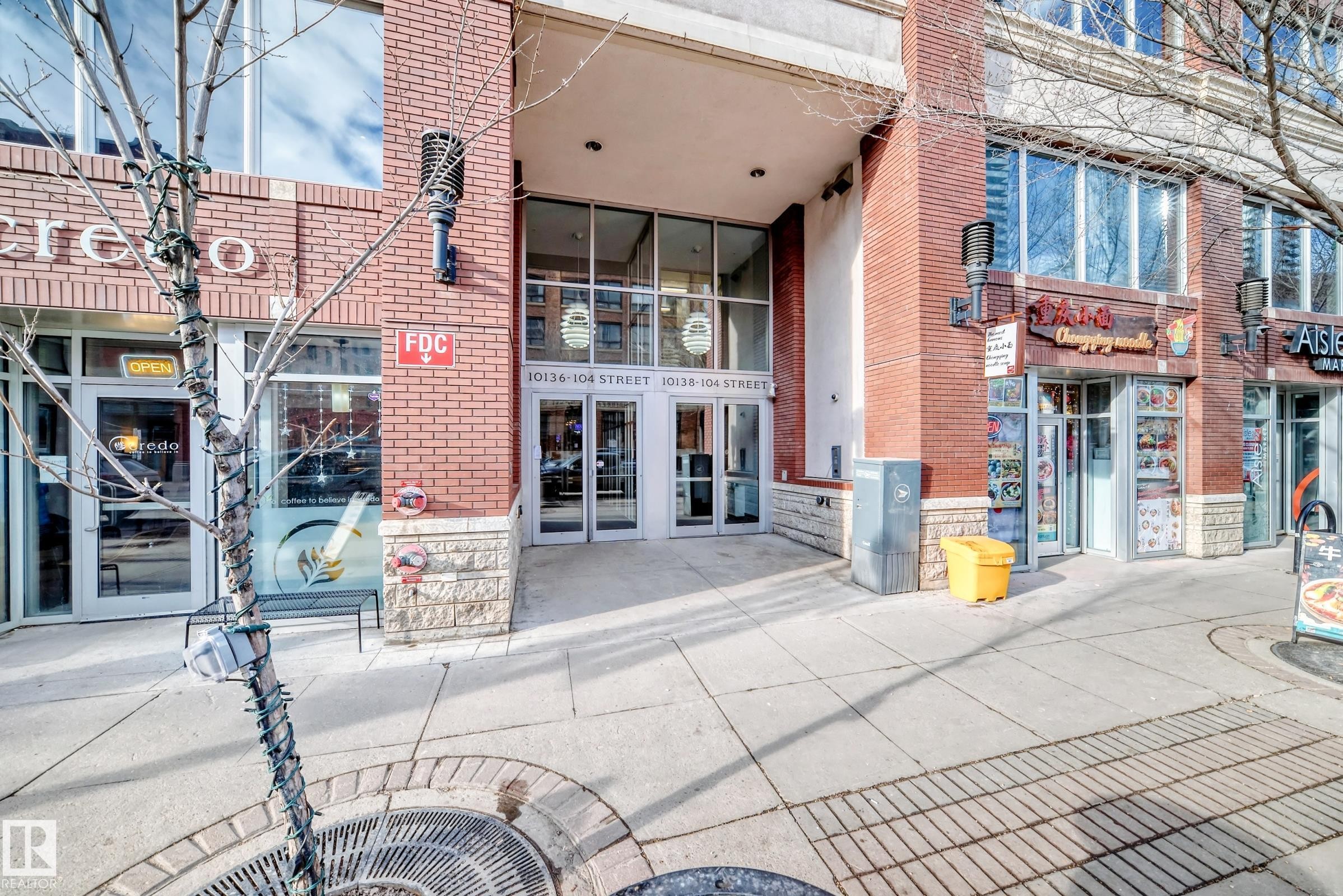 View of building exterior - 2004 10136 104 Street, Edmonton, AB - Outdoor