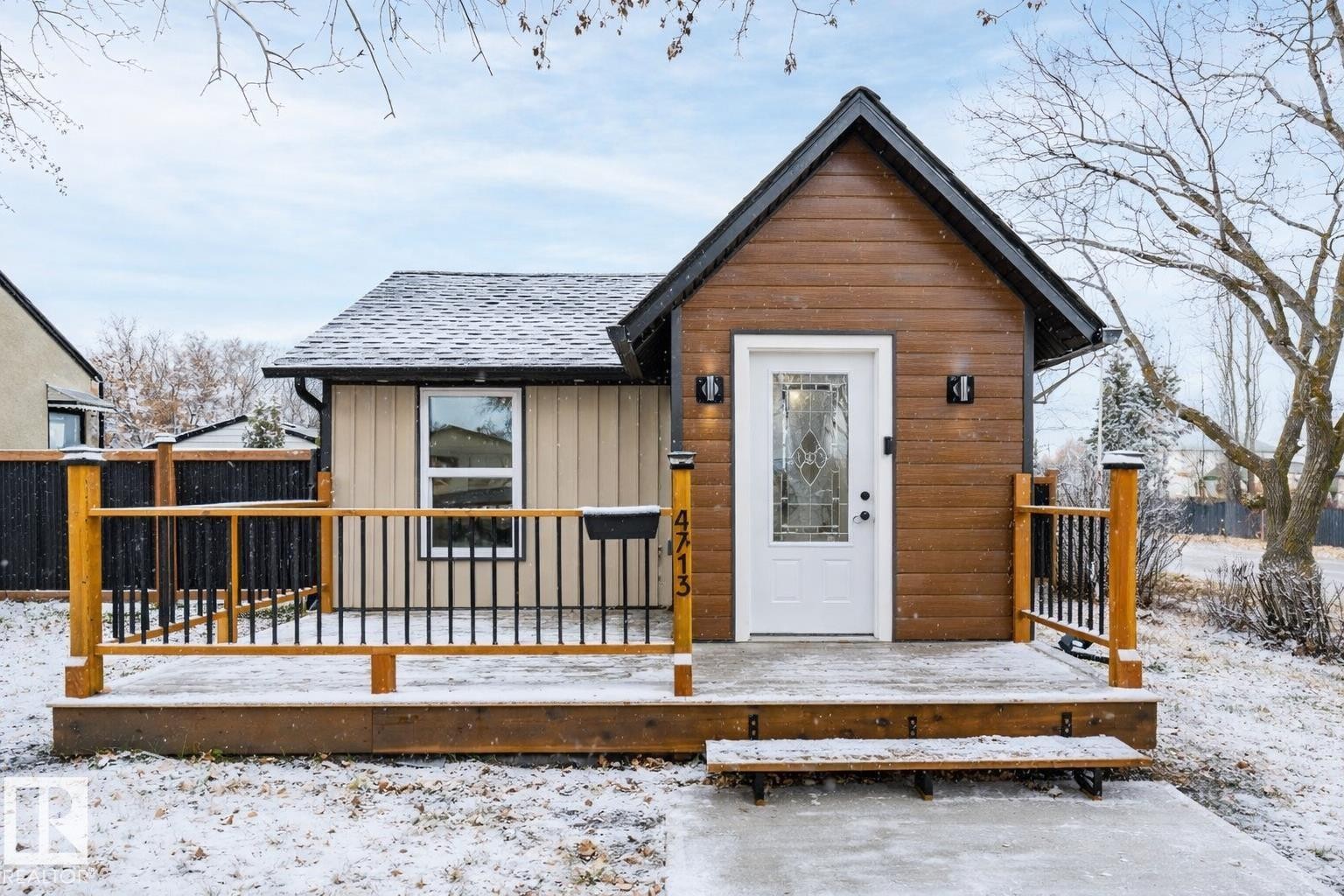 View of front of house with a deck and a shingled roof - 4713 48 Avenue, Wetaskiwin, AB - Outdoor With Deck Patio Veranda