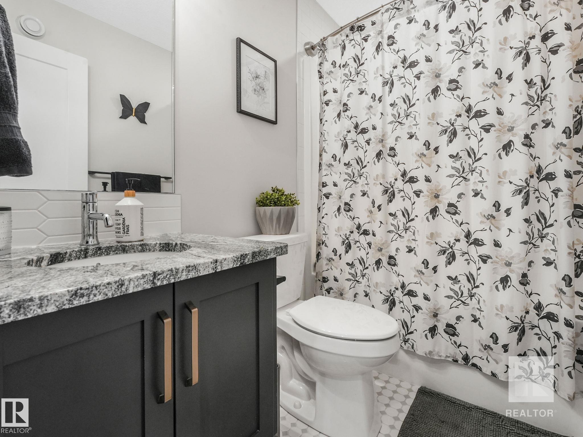 Full bath with vanity and shower / tub combo with curtain - 209 55101 Ste. Anne Trail, Rural Lac Ste. Anne County, AB - Indoor Photo Showing Bathroom