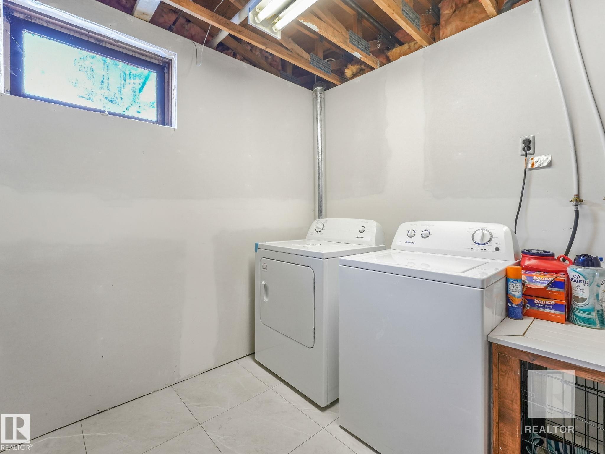 Laundry area featuring separate washer and dryer - 4504 48 Avenue, Onoway, AB - Indoor Photo Showing Laundry Room