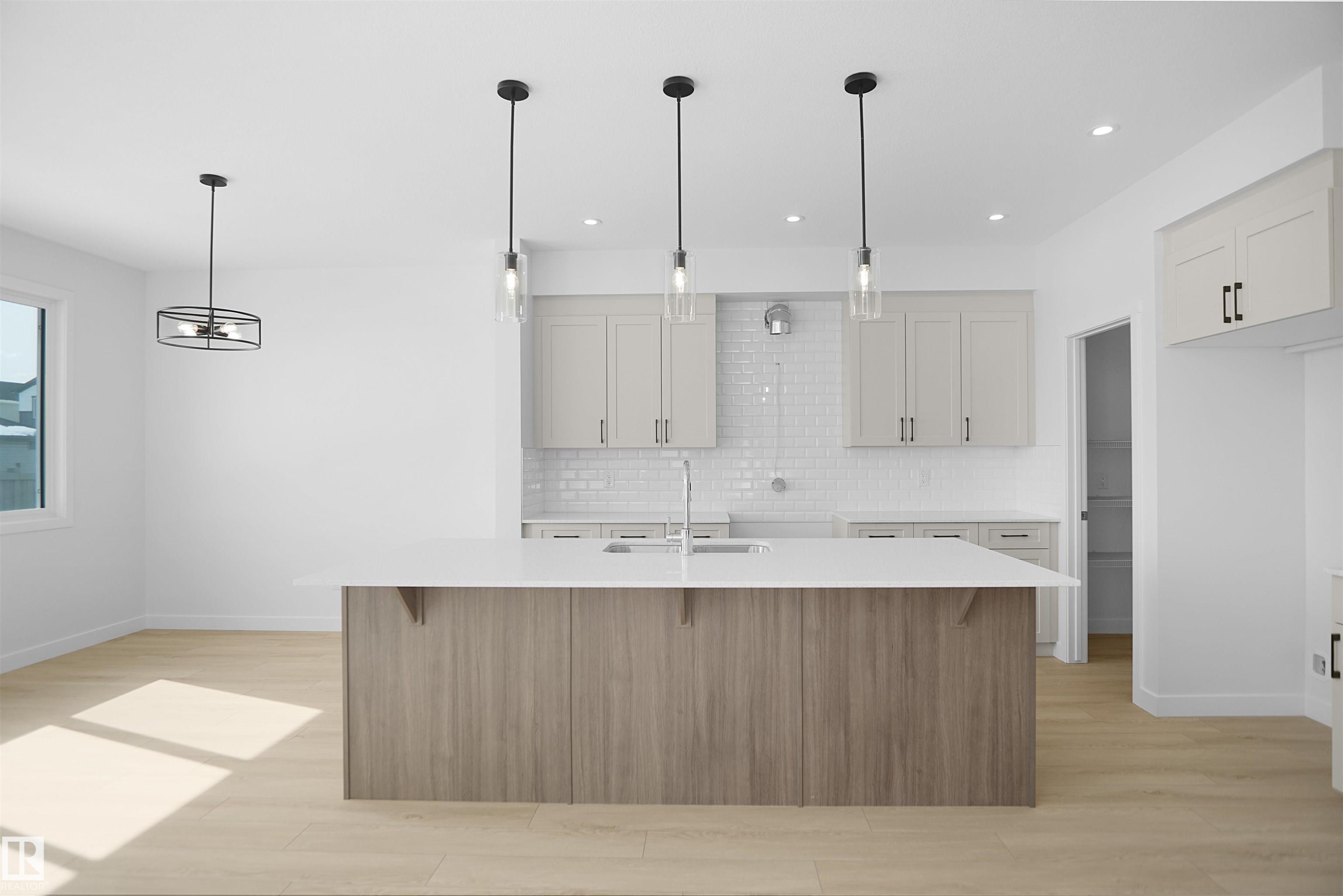 7239 182 Avenue, Edmonton, AB - Indoor Photo Showing Kitchen With Upgraded Kitchen