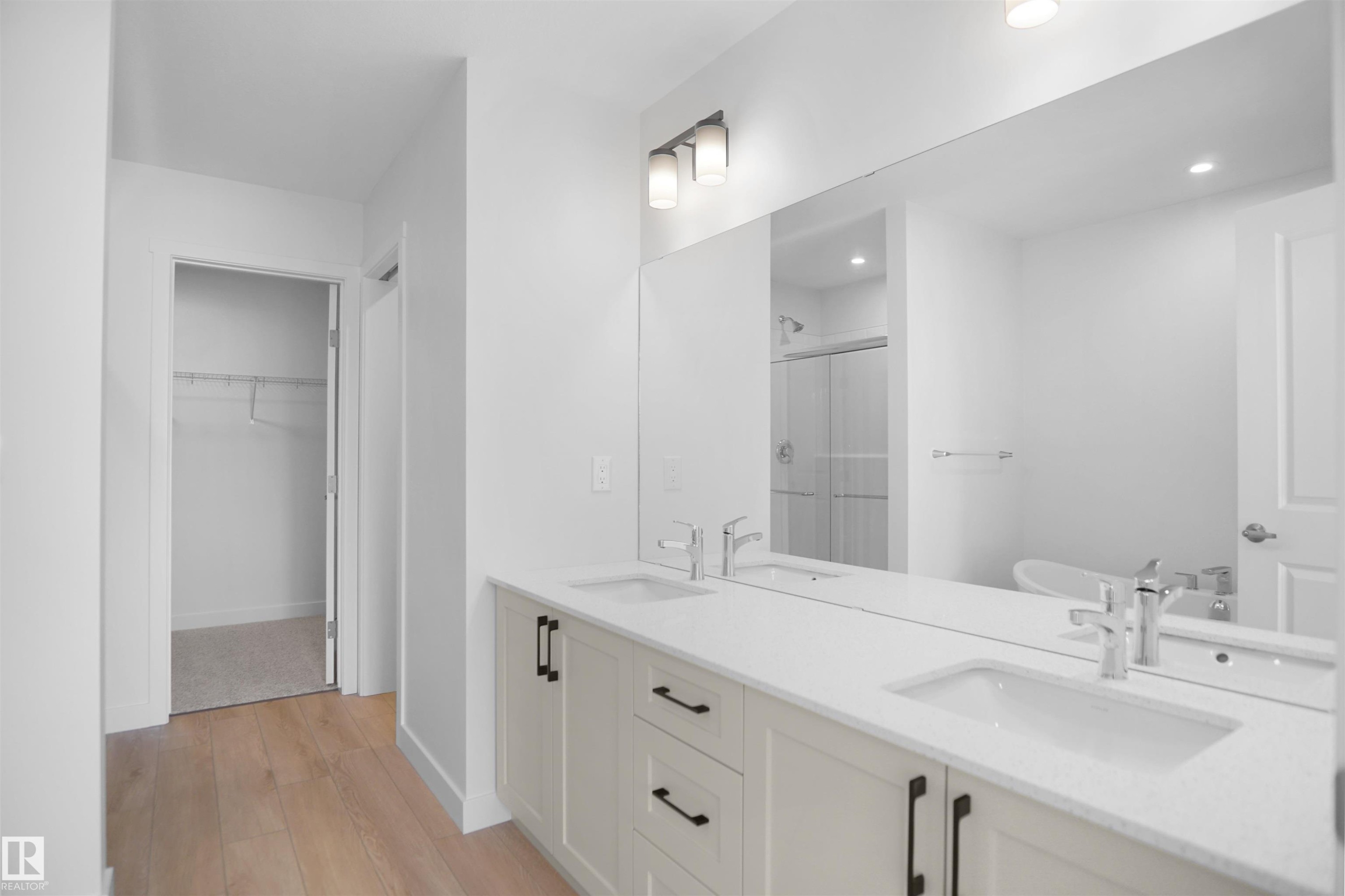 7239 182 Avenue, Edmonton, AB - Indoor Photo Showing Bathroom