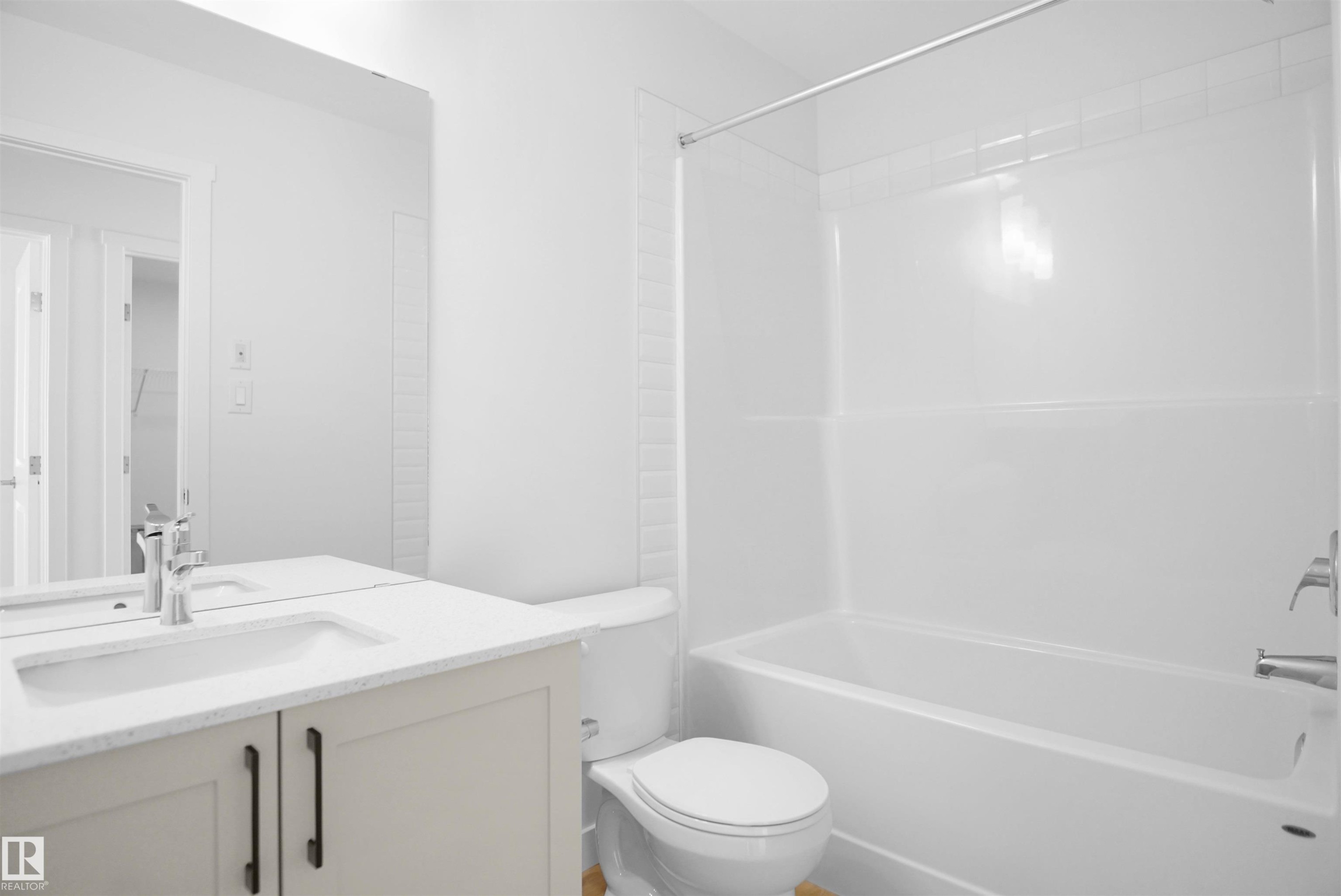 7239 182 Avenue, Edmonton, AB - Indoor Photo Showing Bathroom