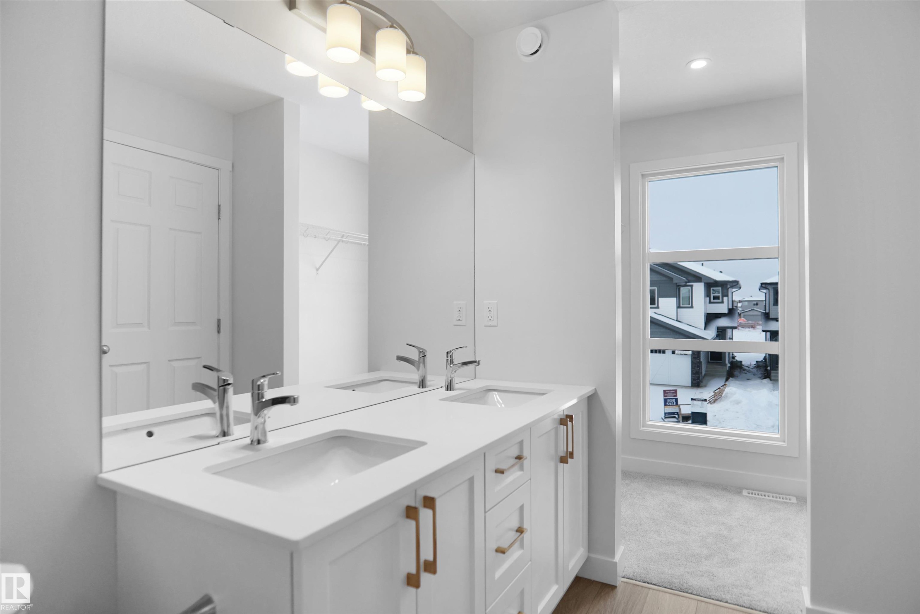 18172 73 Street, Edmonton, AB - Indoor Photo Showing Bathroom