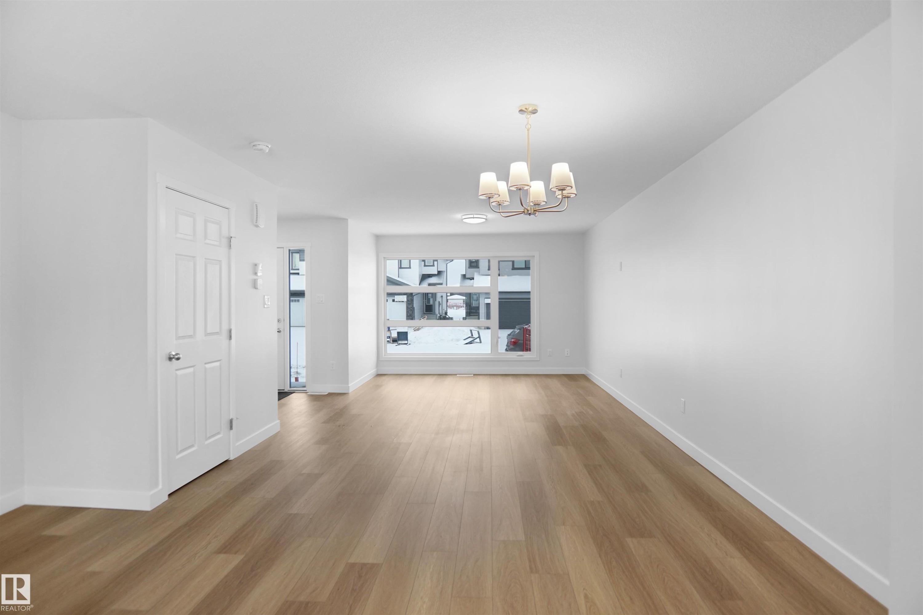 18172 73 Street, Edmonton, AB - Indoor Photo Showing Living Room