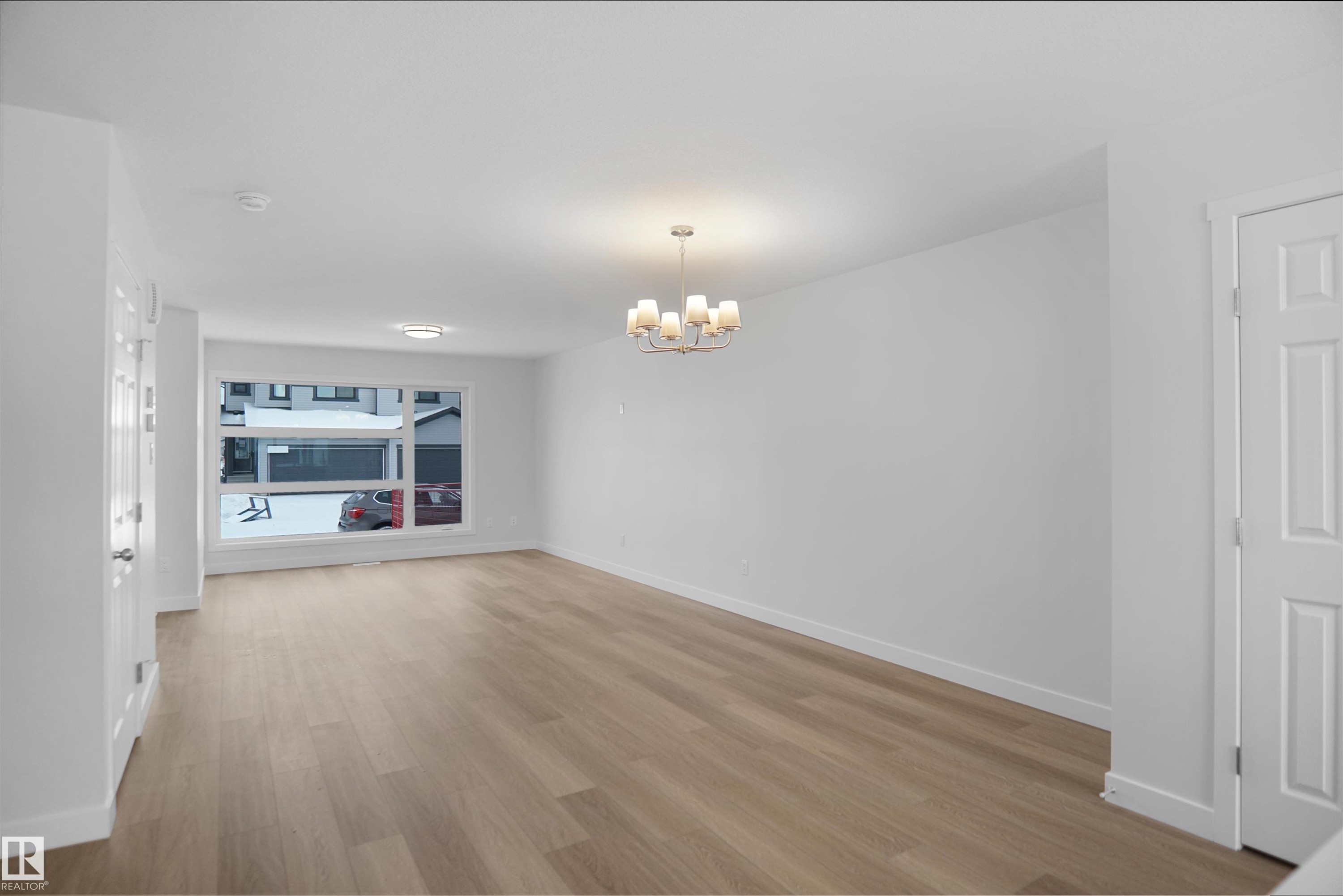 18172 73 Street, Edmonton, AB - Indoor Photo Showing Living Room
