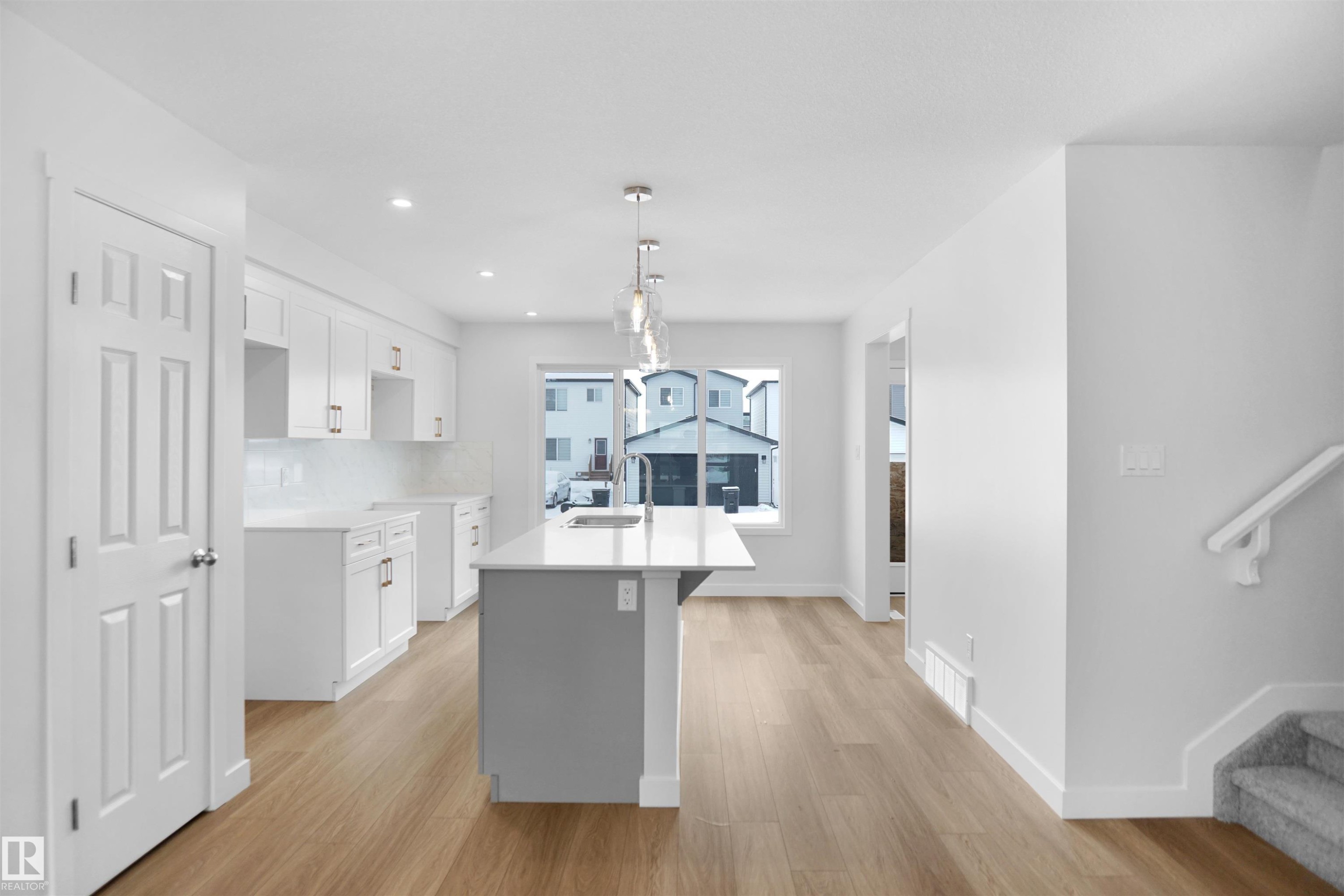 18172 73 Street, Edmonton, AB - Indoor Photo Showing Kitchen