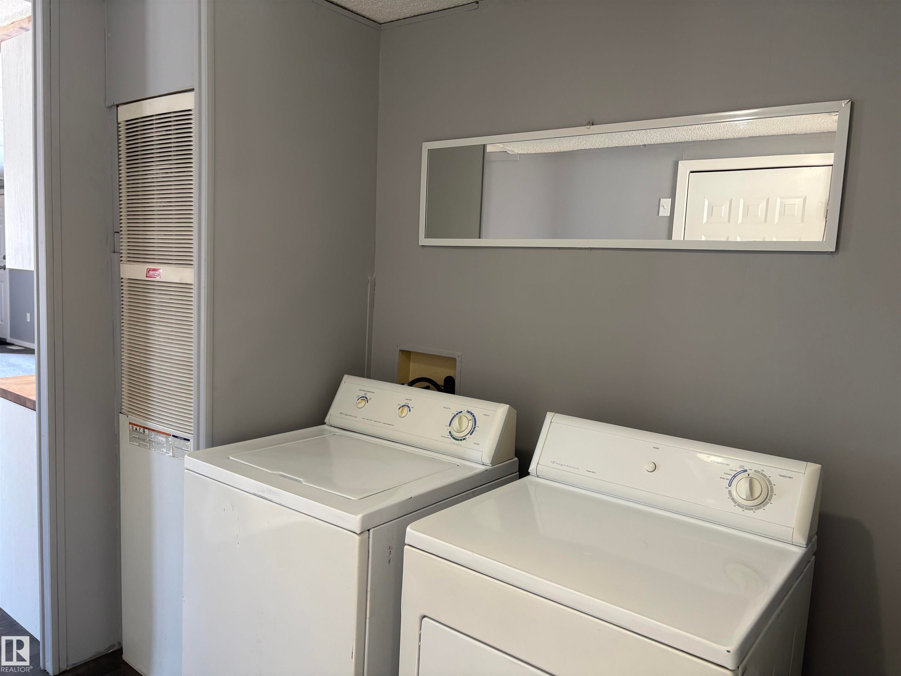 Laundry room featuring a heating unit and washing machine and clothes dryer - 8 Evergreen Park Drive, Edmonton, AB - Indoor Photo Showing Laundry Room